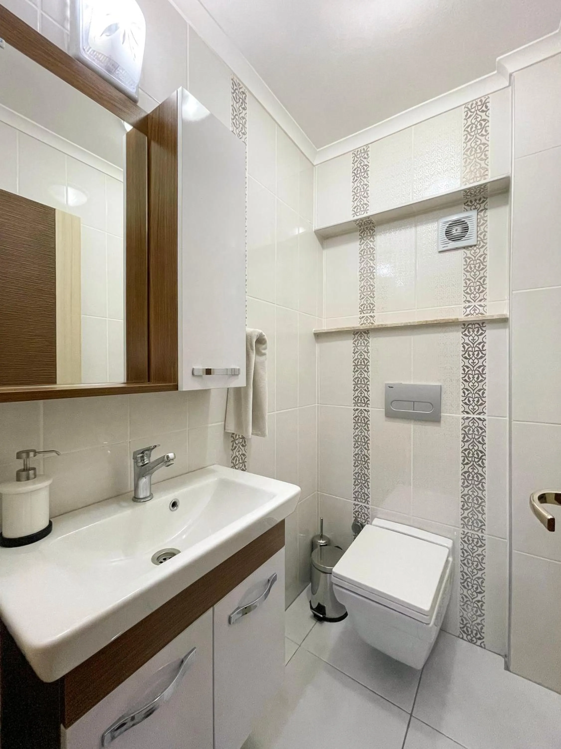 Toilet in XOX Apart Hotel