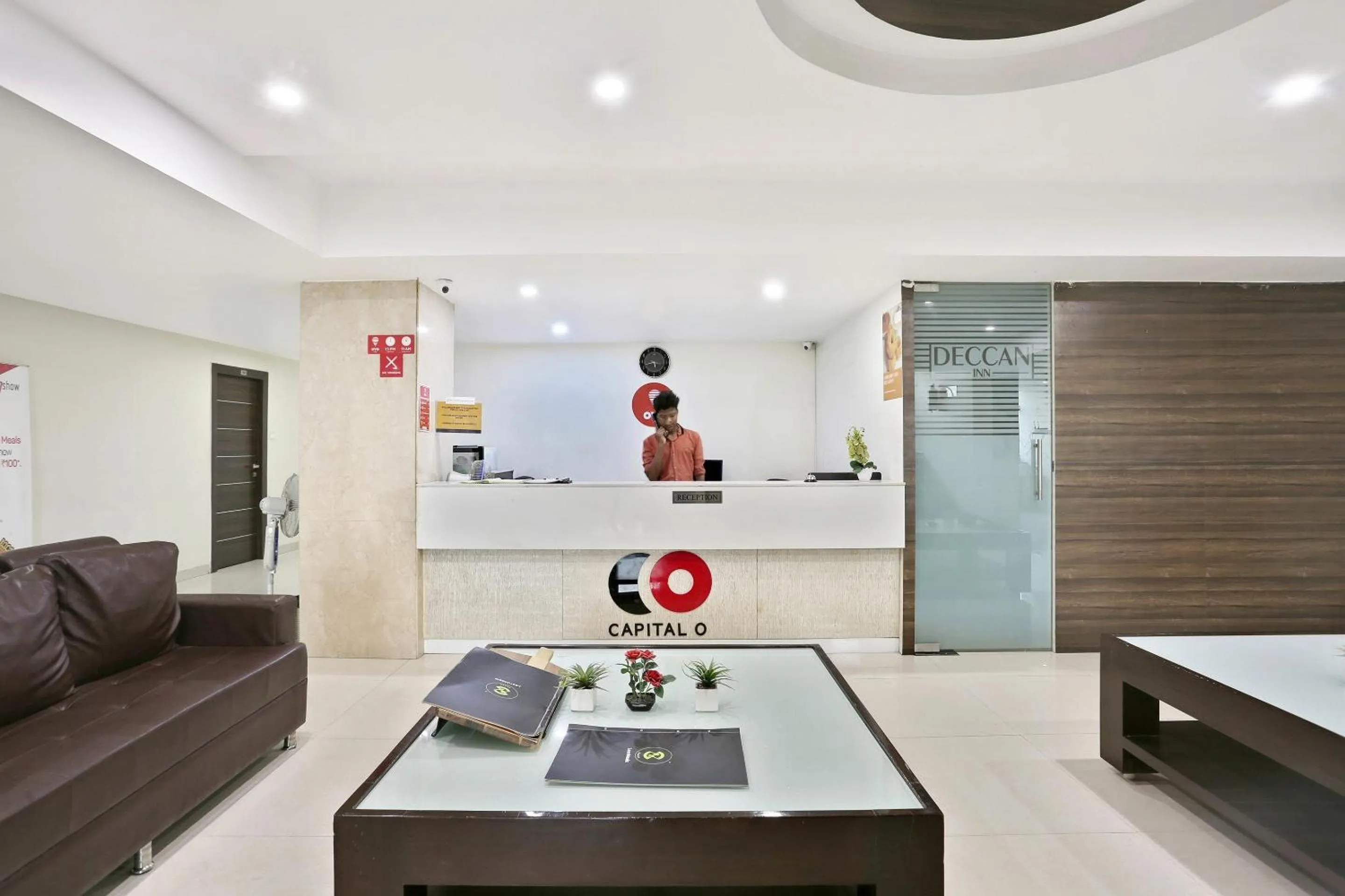 Lobby or reception in Super Townhouse Halcyon Deccan Inn Near Shilparamam