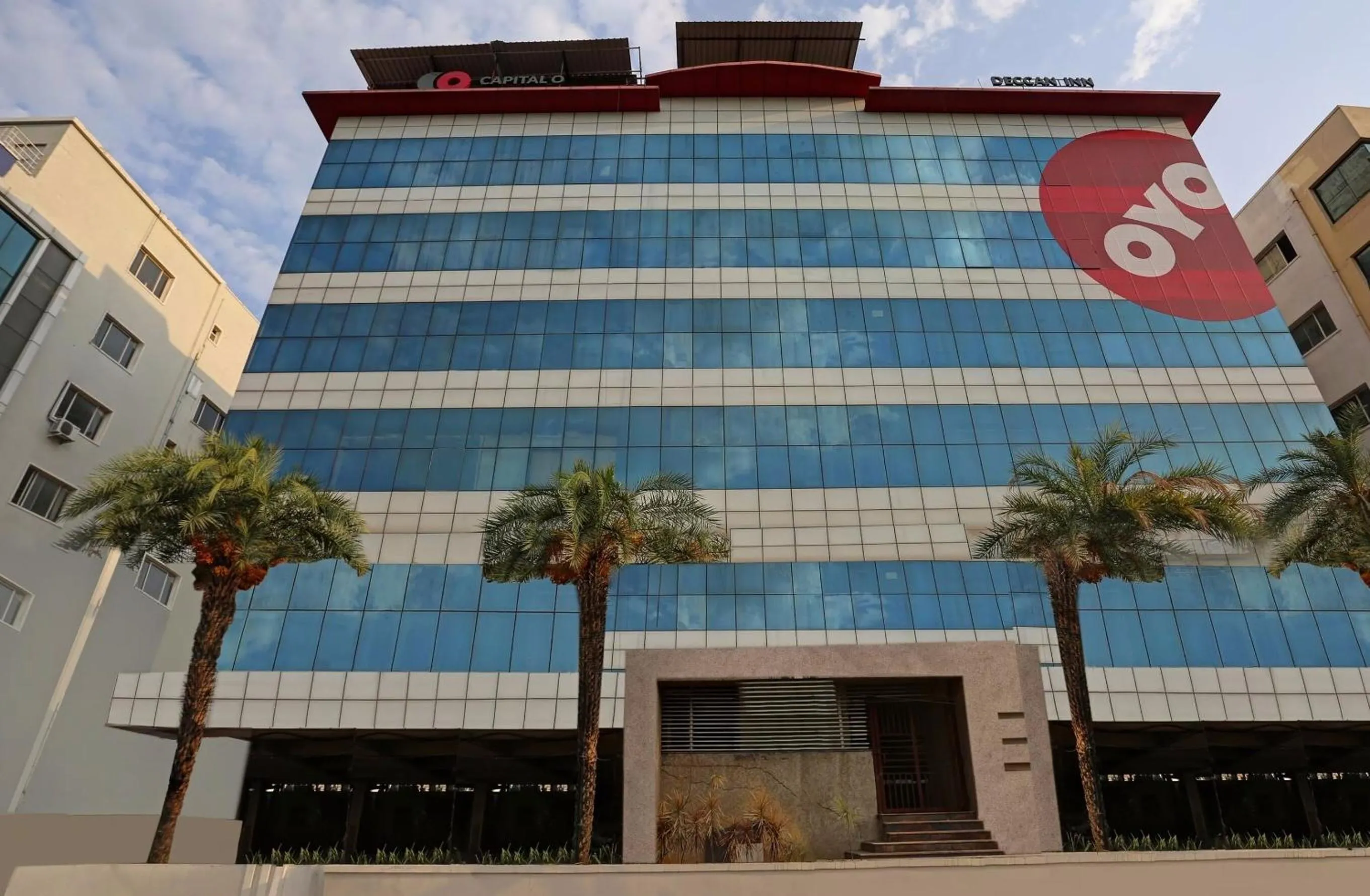 Facade/entrance in Super Townhouse Halcyon Deccan Inn Near Shilparamam