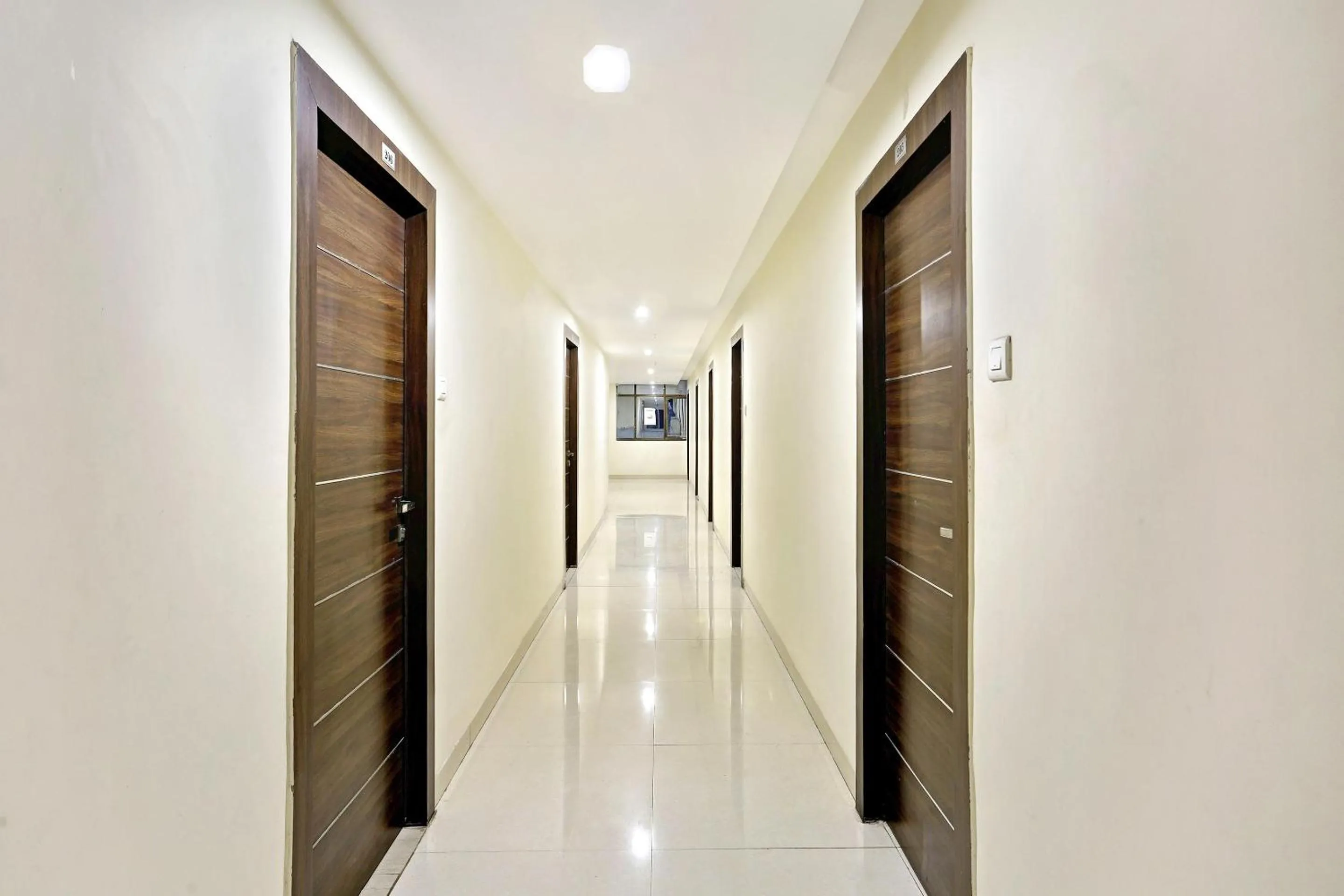 Lobby or reception in Super Townhouse Halcyon Deccan Inn Near Shilparamam