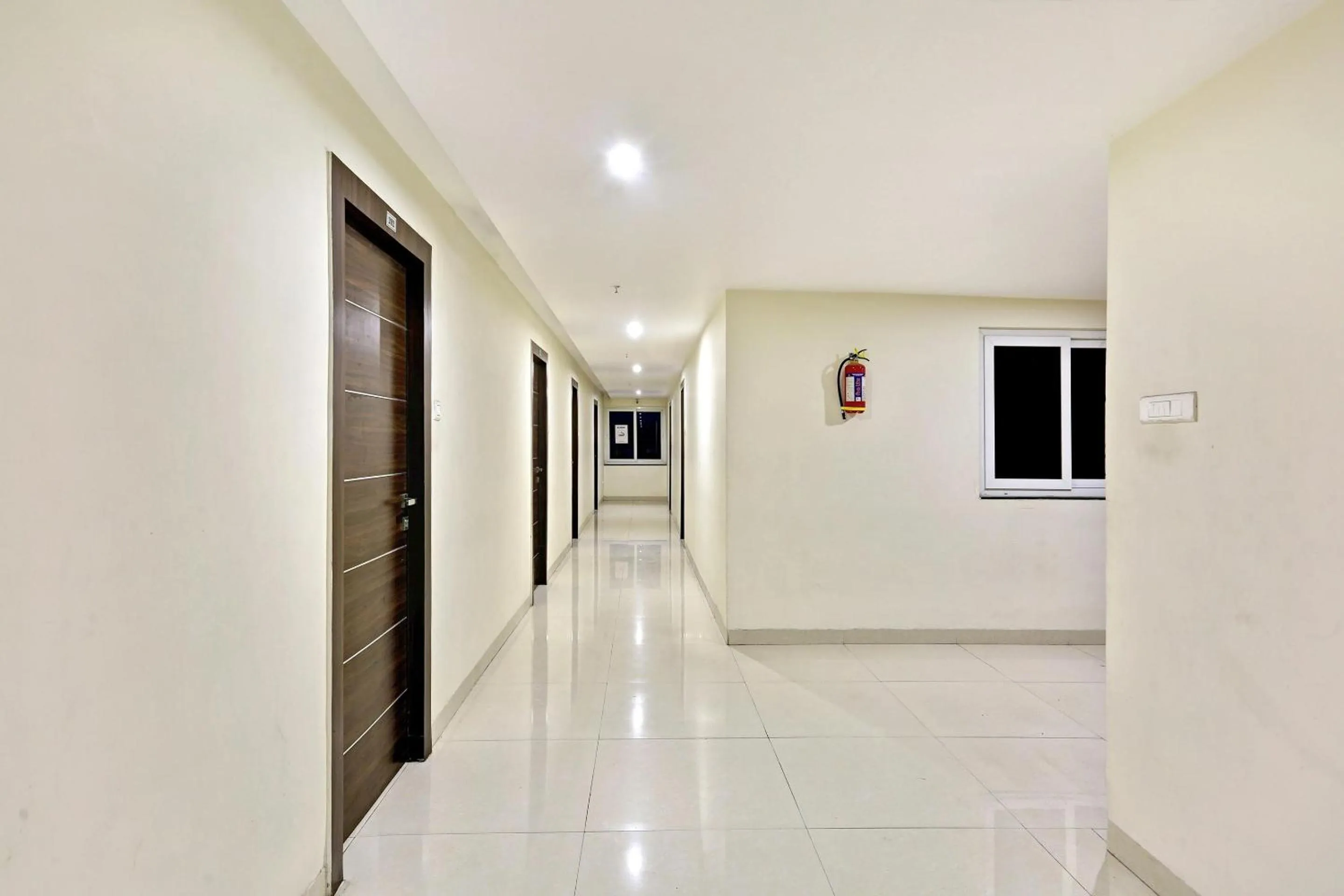Lobby or reception in Super Townhouse Halcyon Deccan Inn Near Shilparamam