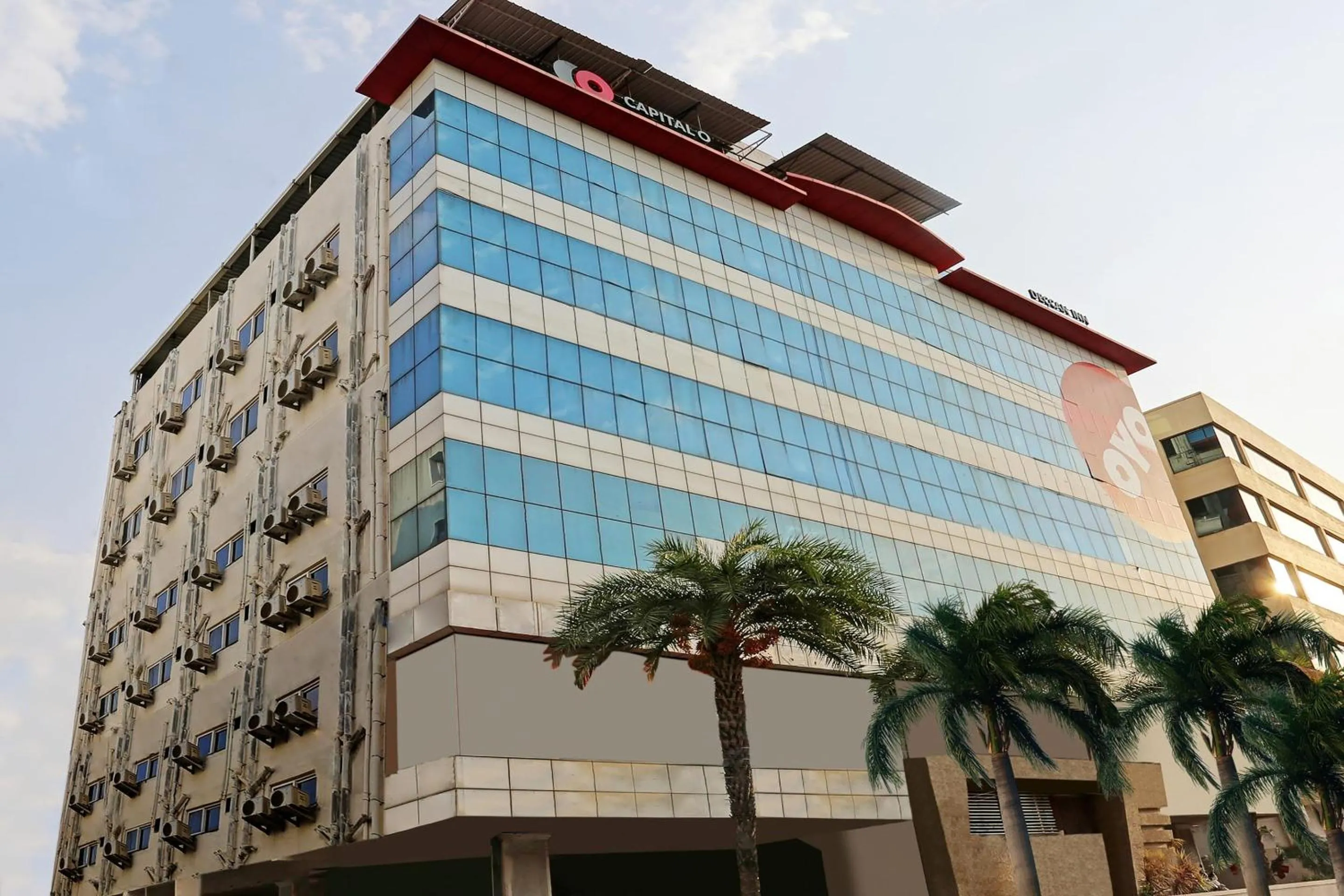 Facade/entrance in Super Townhouse Halcyon Deccan Inn Near Shilparamam