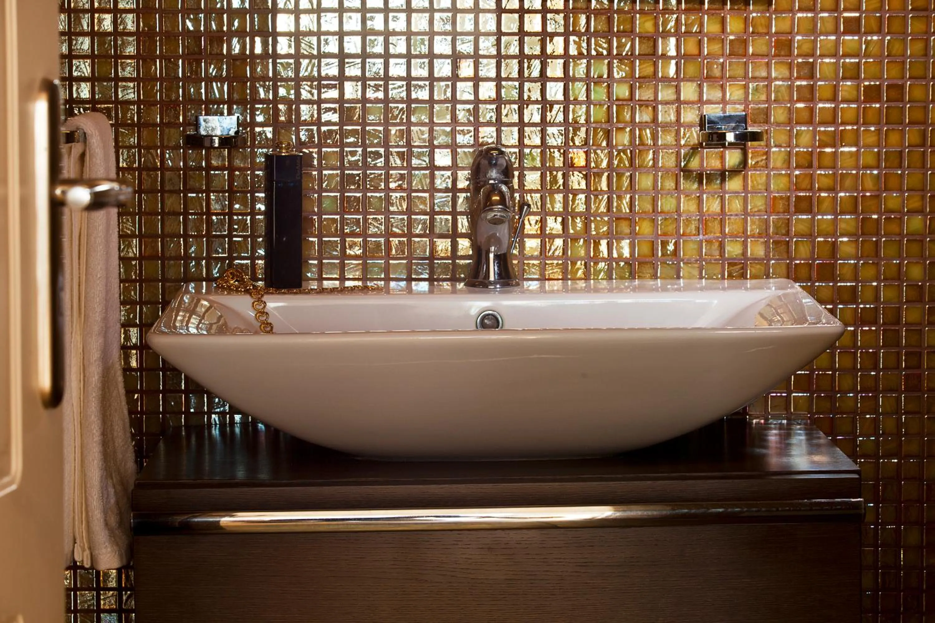 Bathroom in Avianto Suites