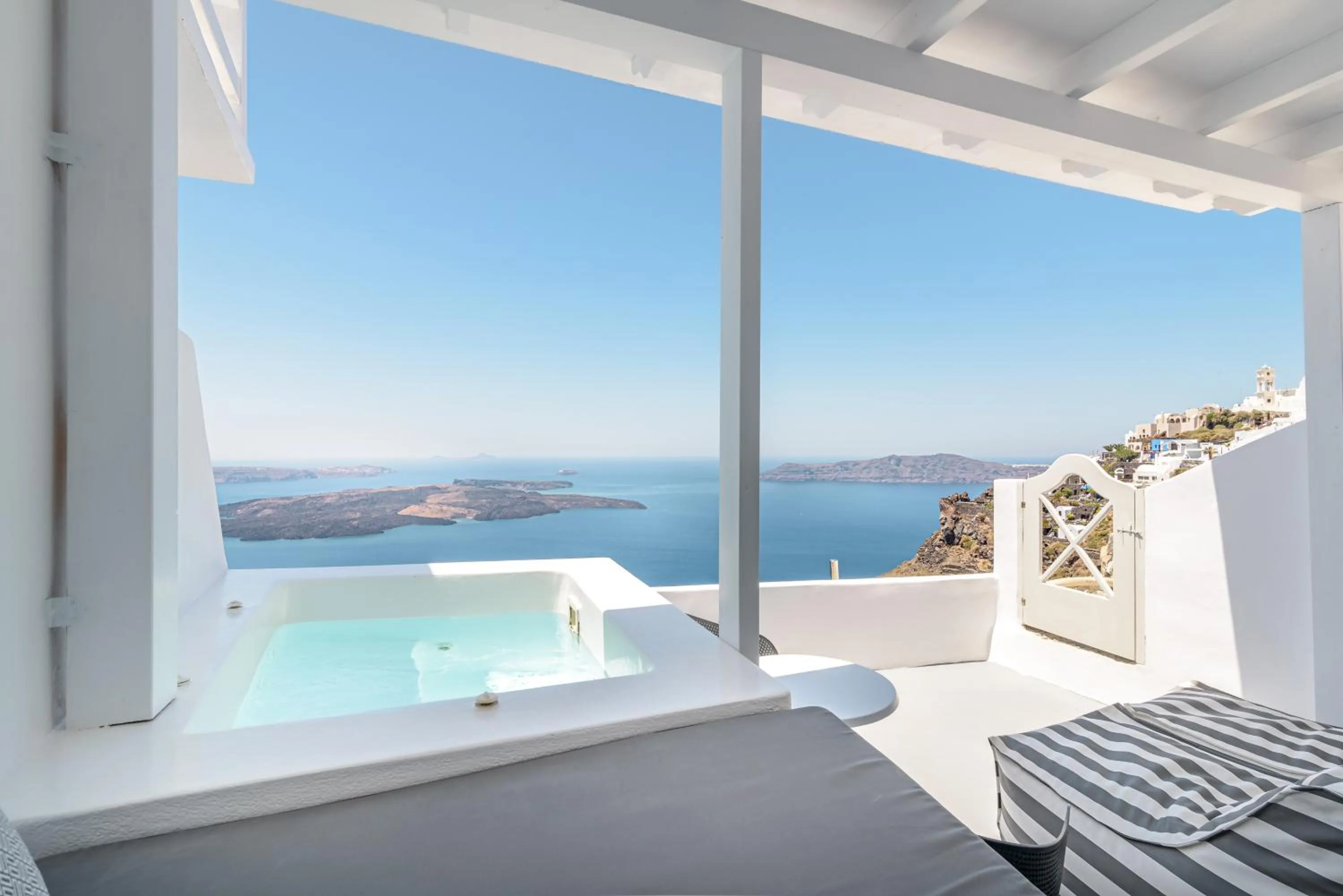 Hot Tub in Avianto Suites