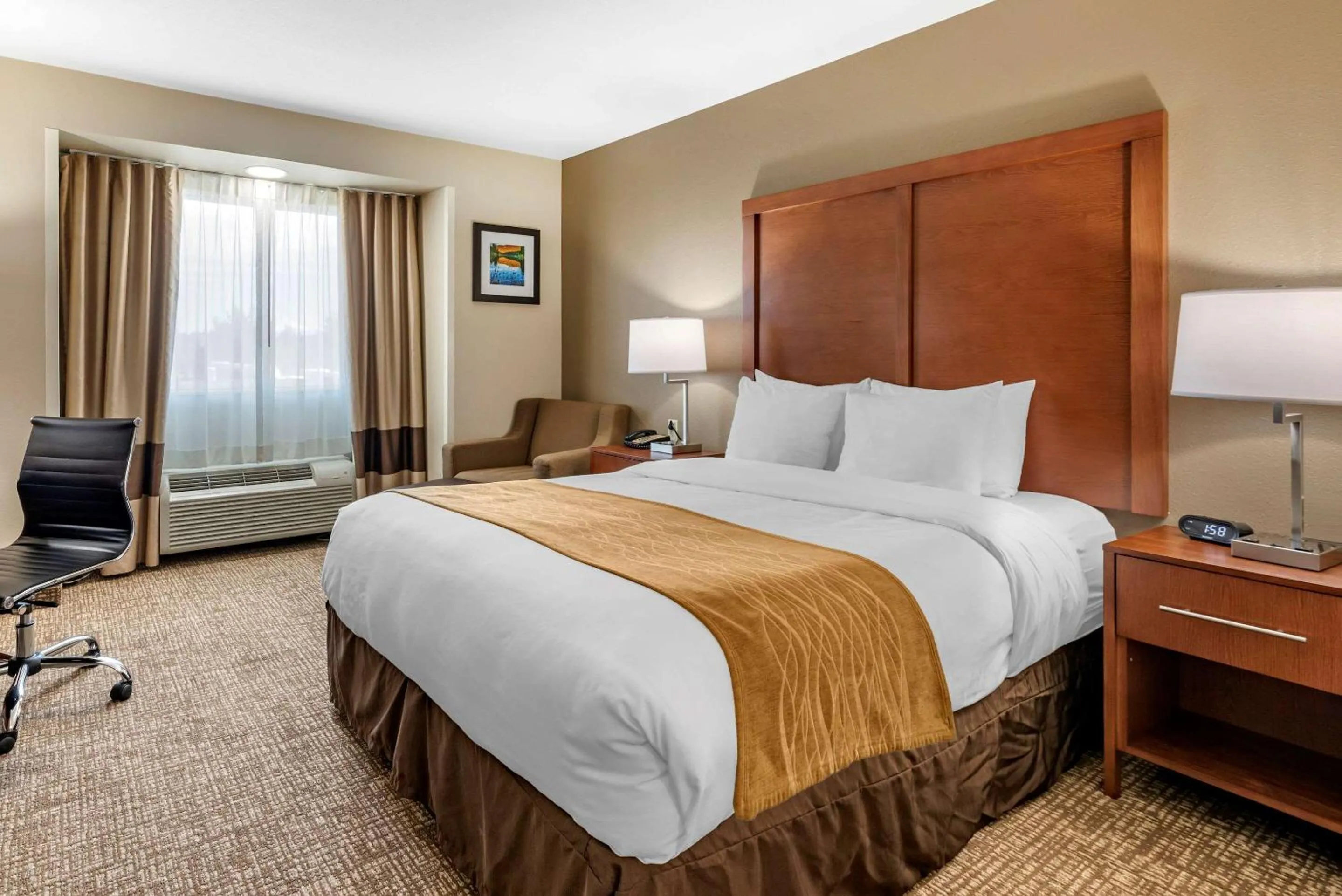 Photo of the whole room in Comfort Inn Portland near I-84 and I-205