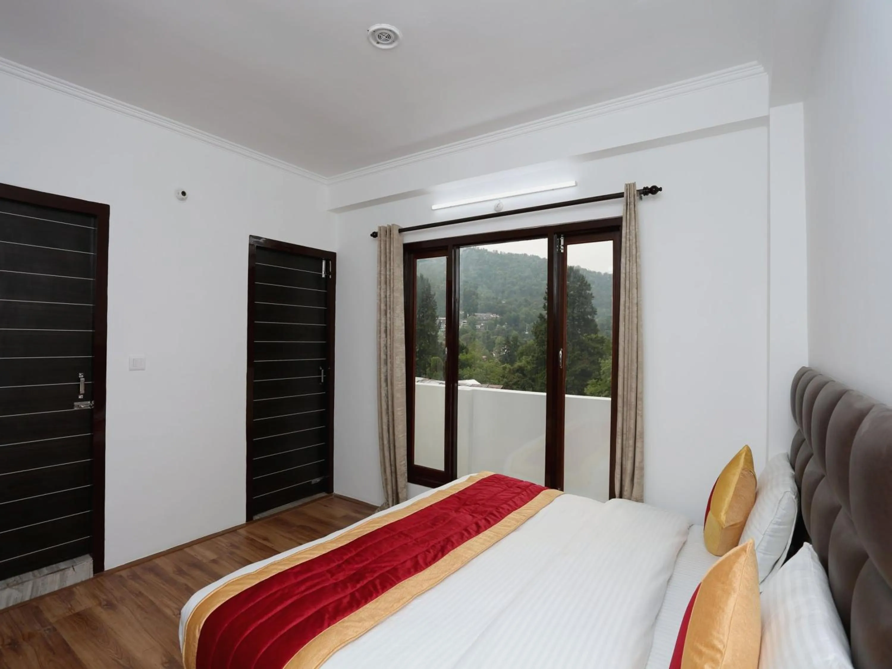 Bedroom, Bed in Super OYO Summer King