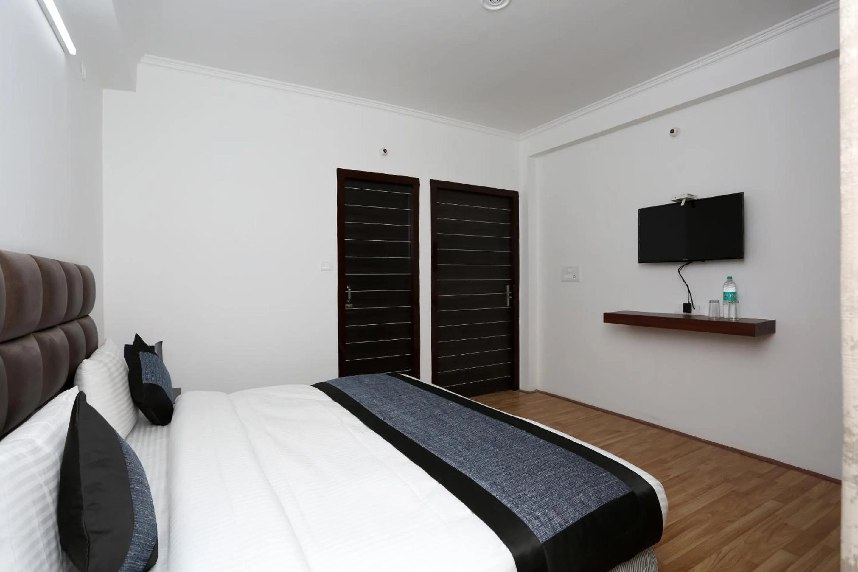 Bedroom, Bed in Super OYO Summer King