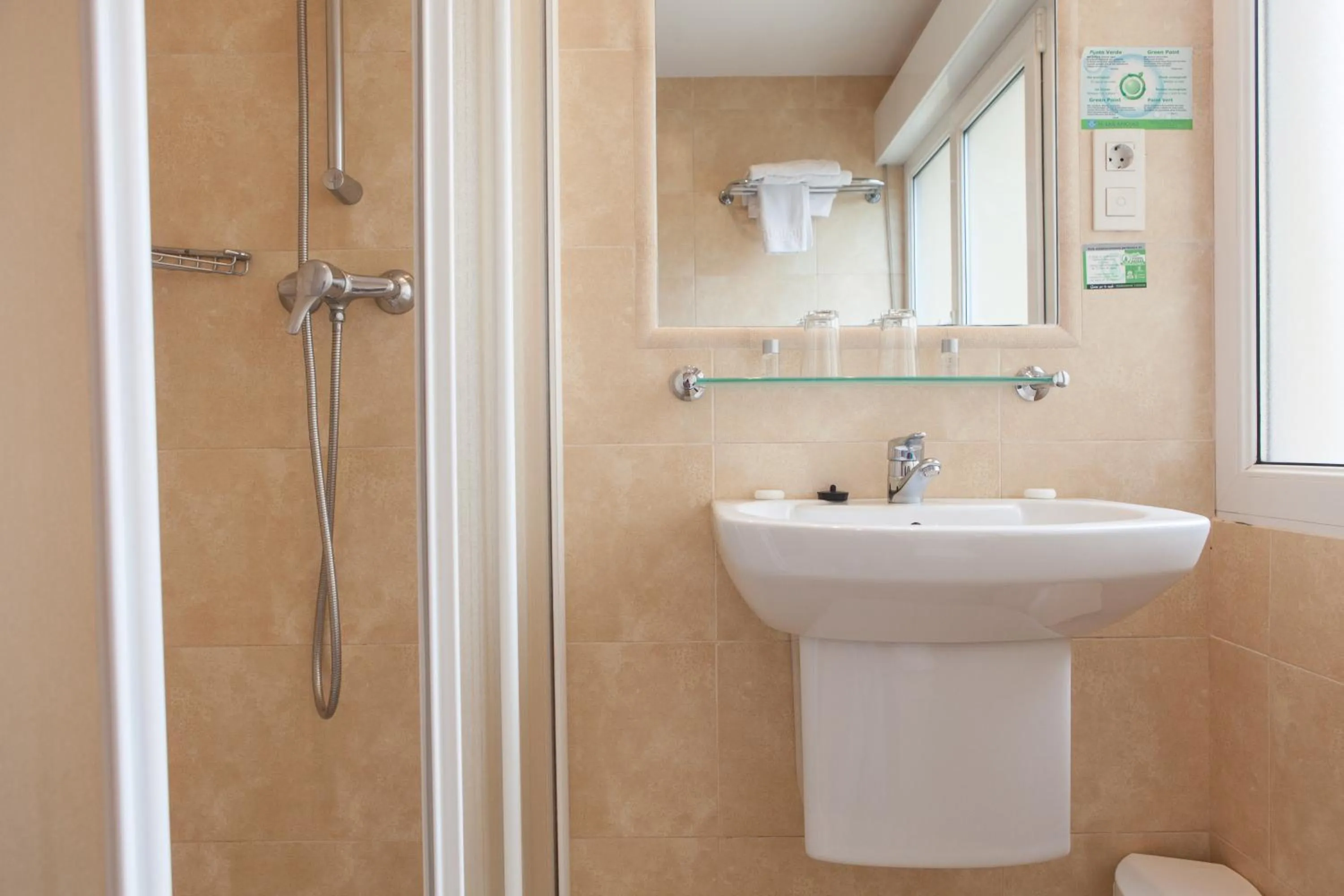 Bathroom in Hotel Las Anclas