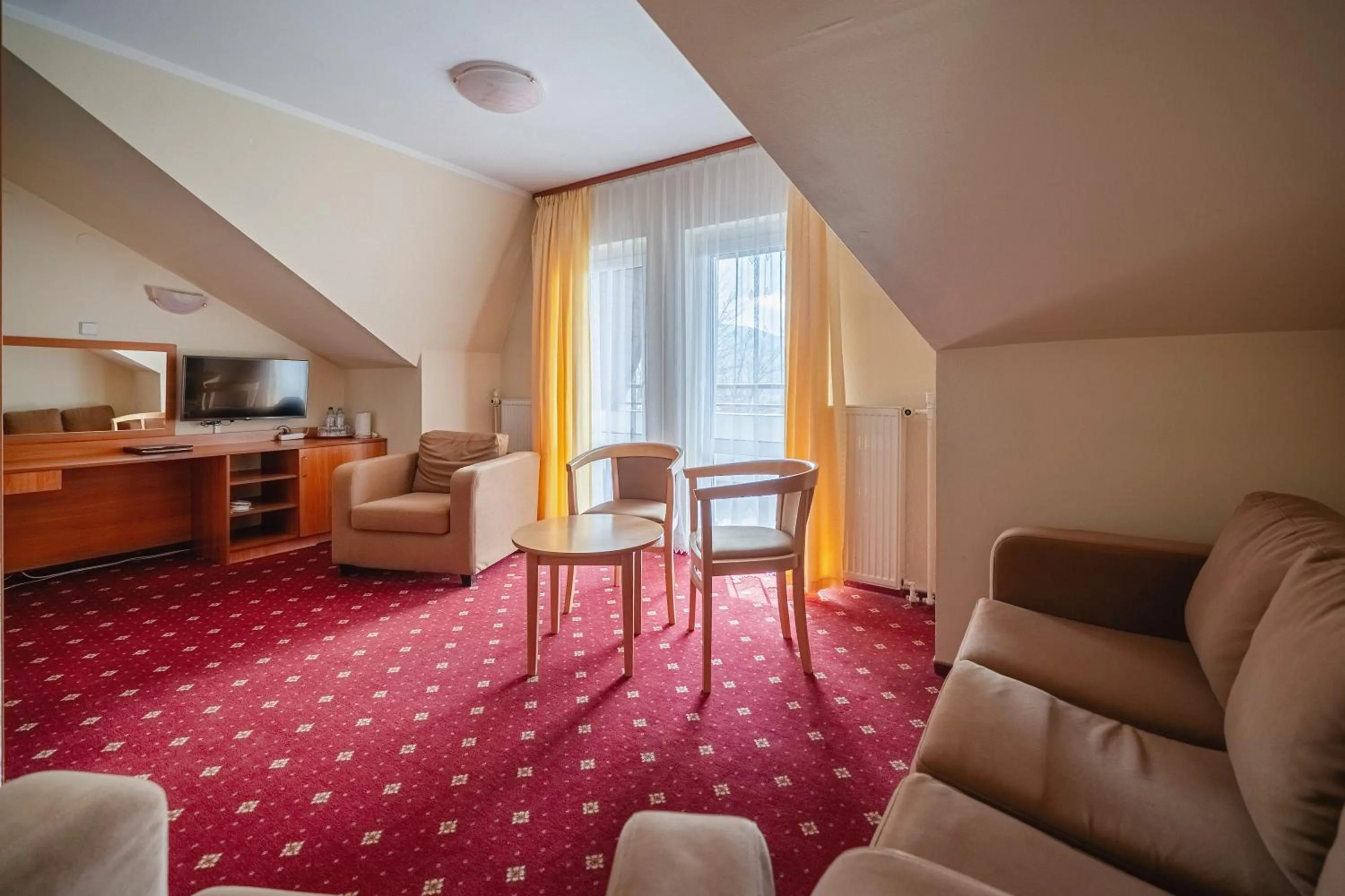 TV and multimedia in Kompleks Antałówka Termy & Med