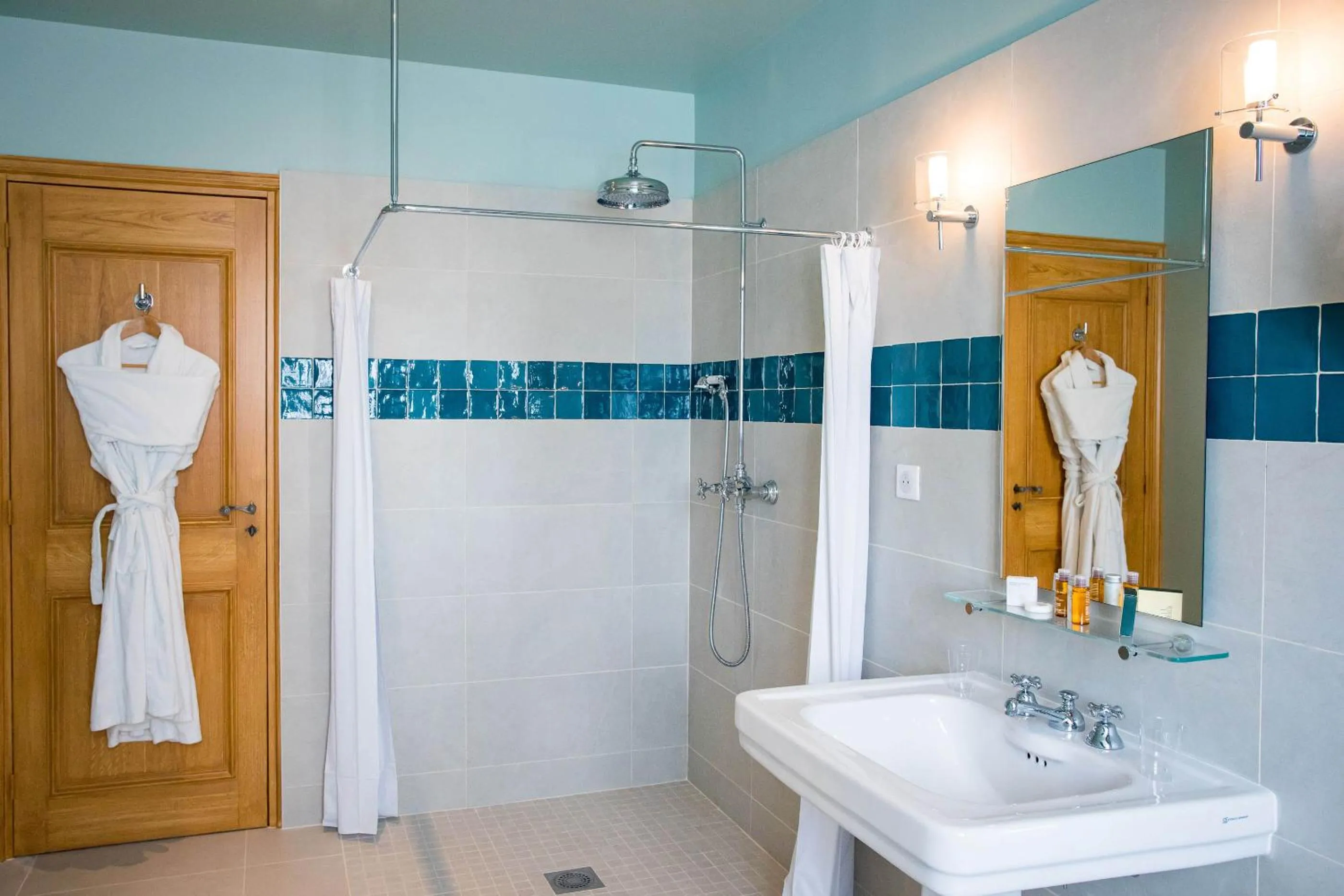 Shower in Domaine Du Roncemay - Hôtel, Restaurants, Spa & Golf