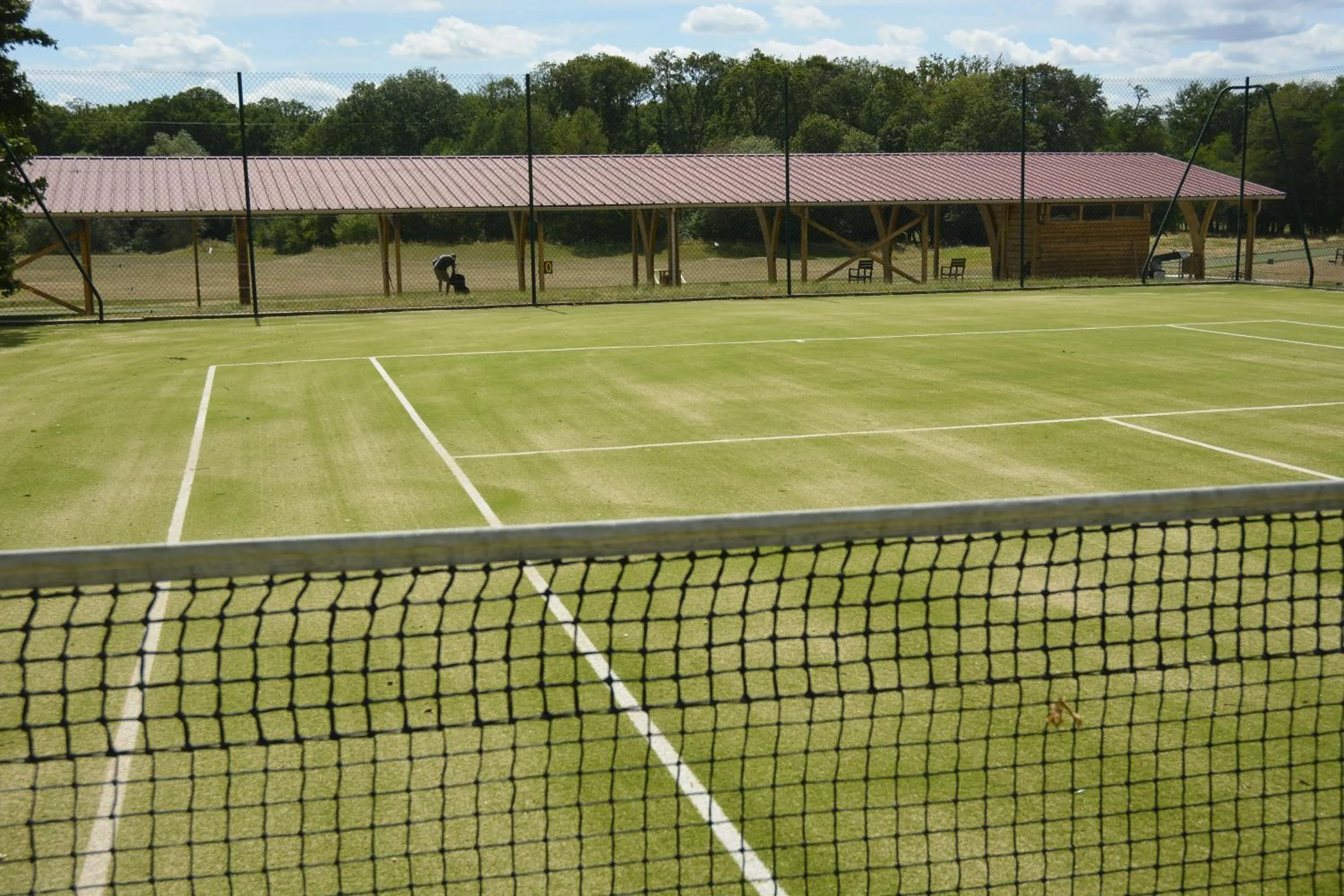 Tennis court in Domaine Du Roncemay - Hôtel, Restaurants, Spa & Golf
