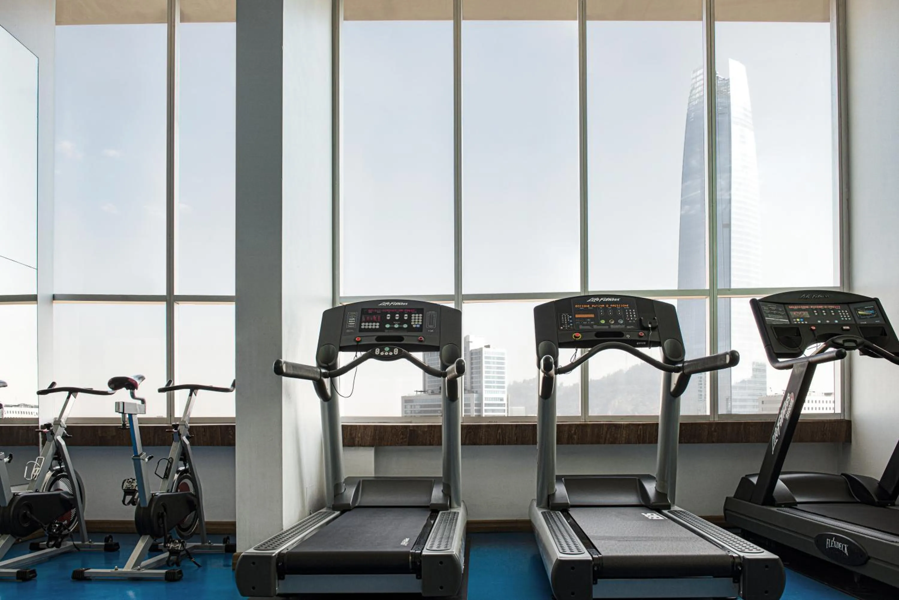 Fitness centre/facilities in Pullman Santiago El Bosque