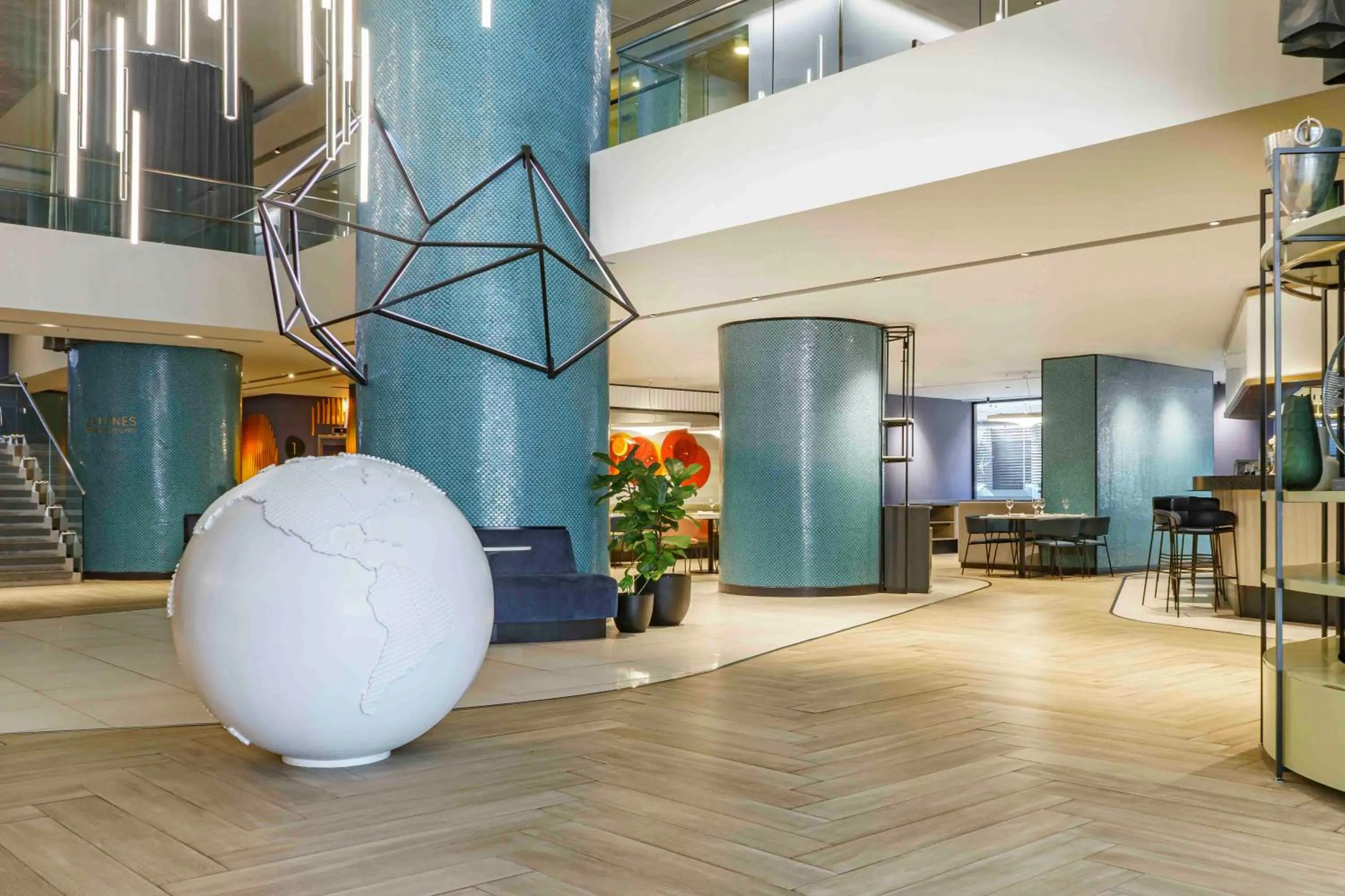 Lobby or reception in Pullman Santiago El Bosque