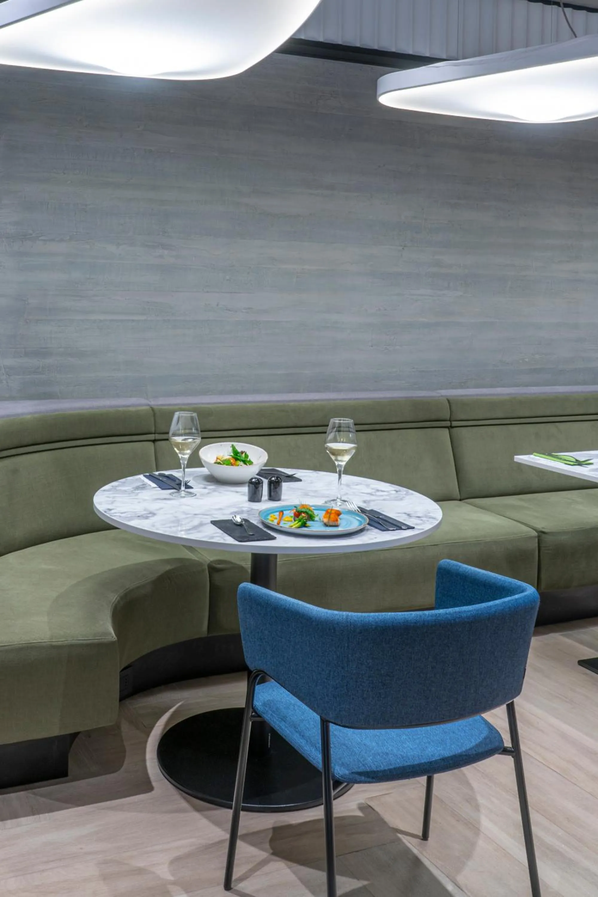 Restaurant/places to eat in Pullman Santiago El Bosque