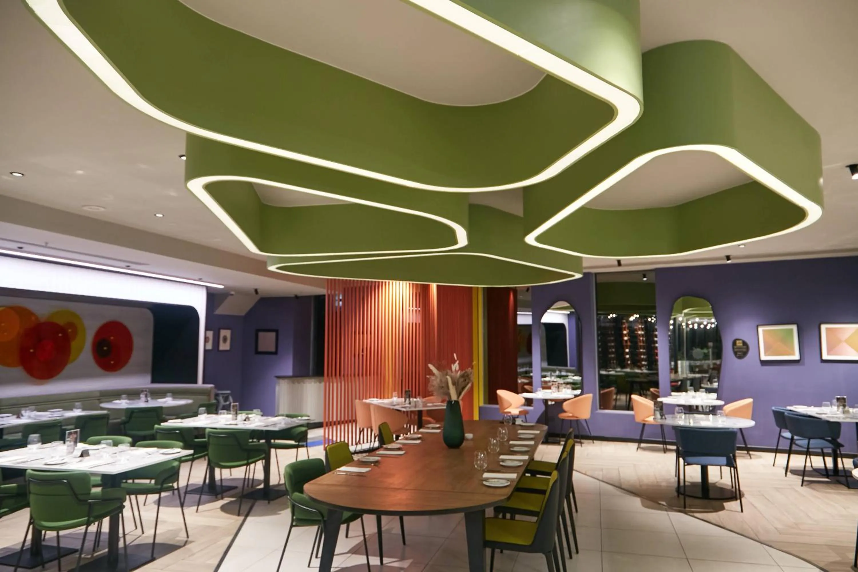 Restaurant/places to eat in Pullman Santiago El Bosque