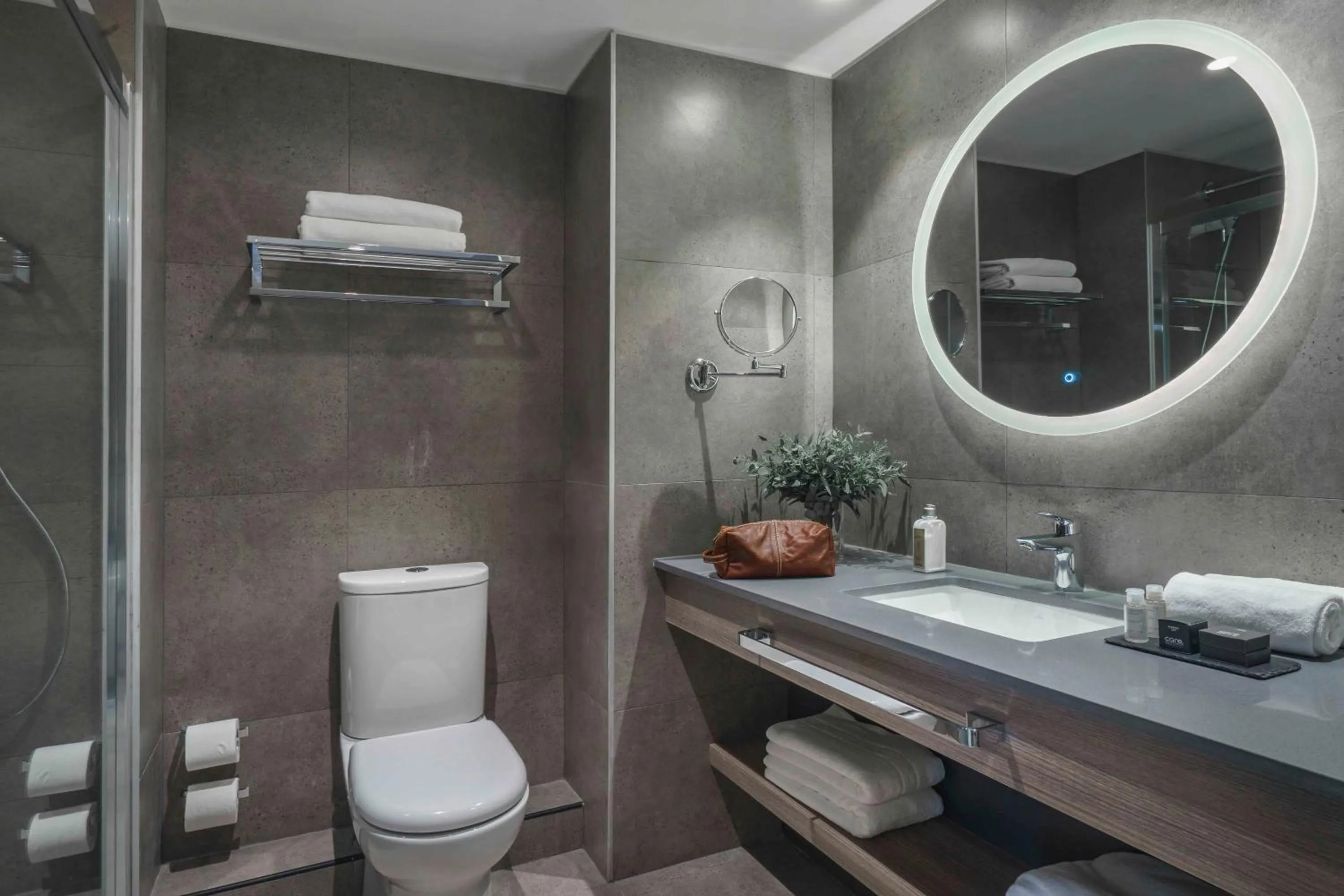 Bathroom in Pullman Santiago El Bosque