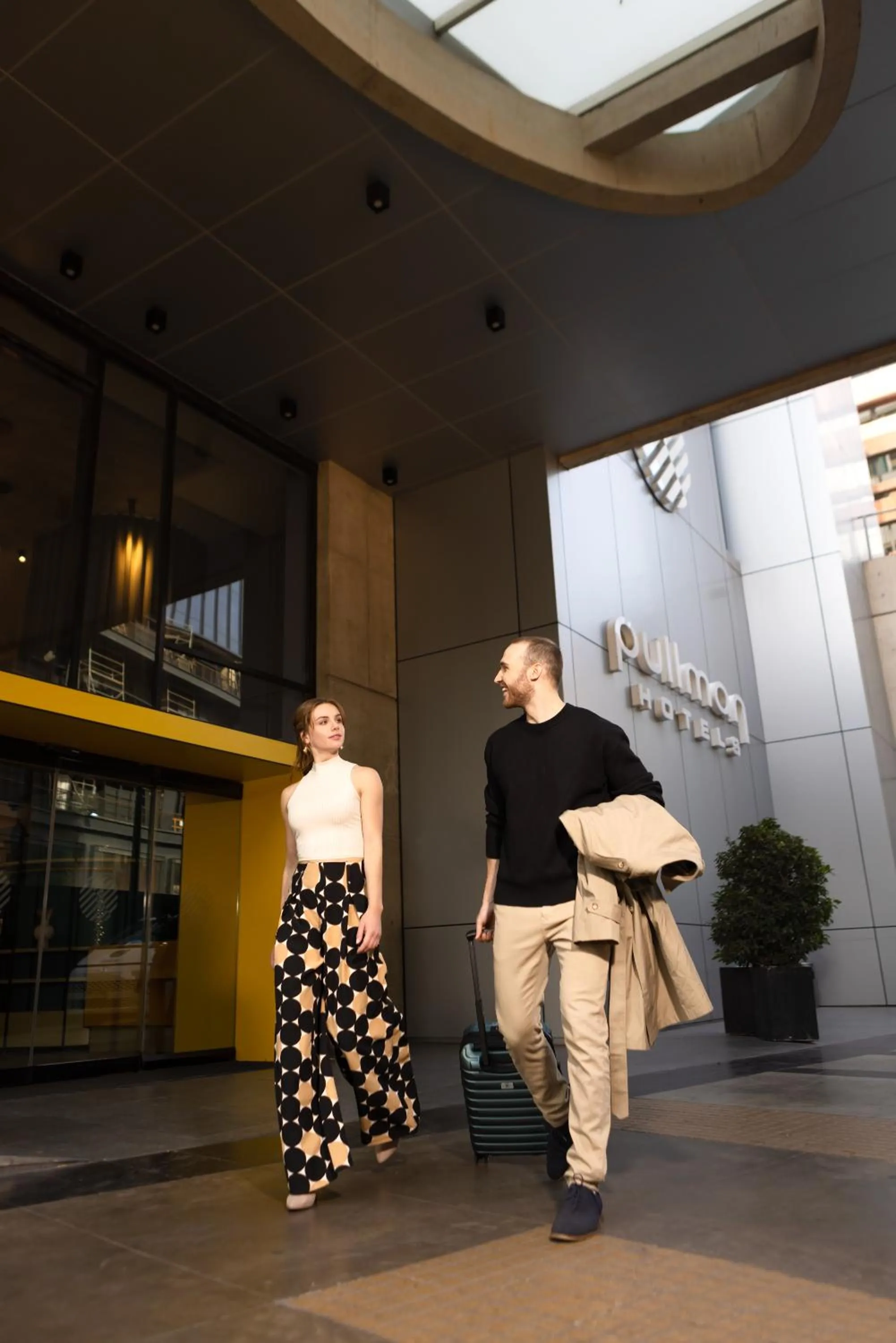 Facade/entrance in Pullman Santiago El Bosque