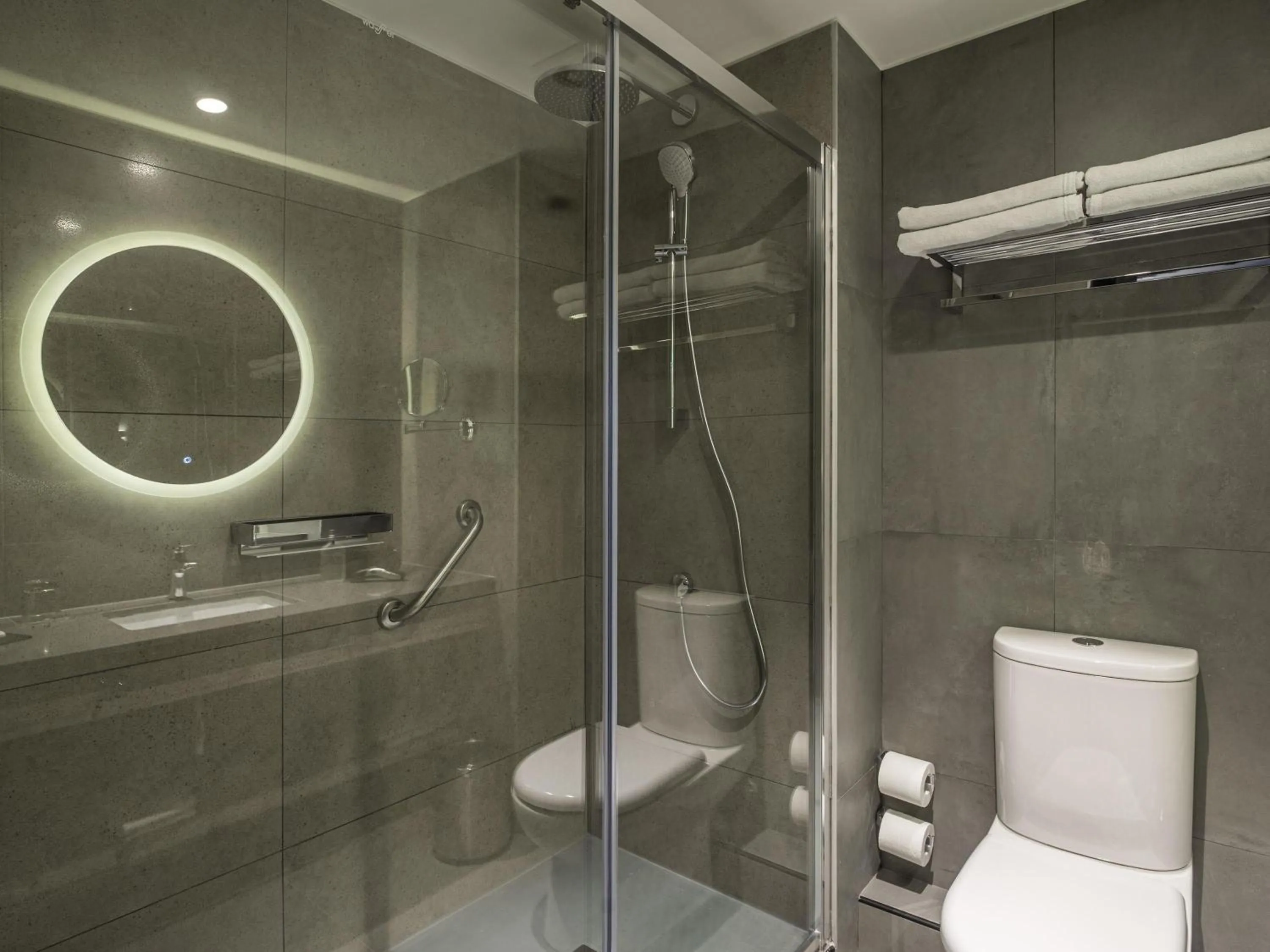 Bedroom in Pullman Santiago El Bosque