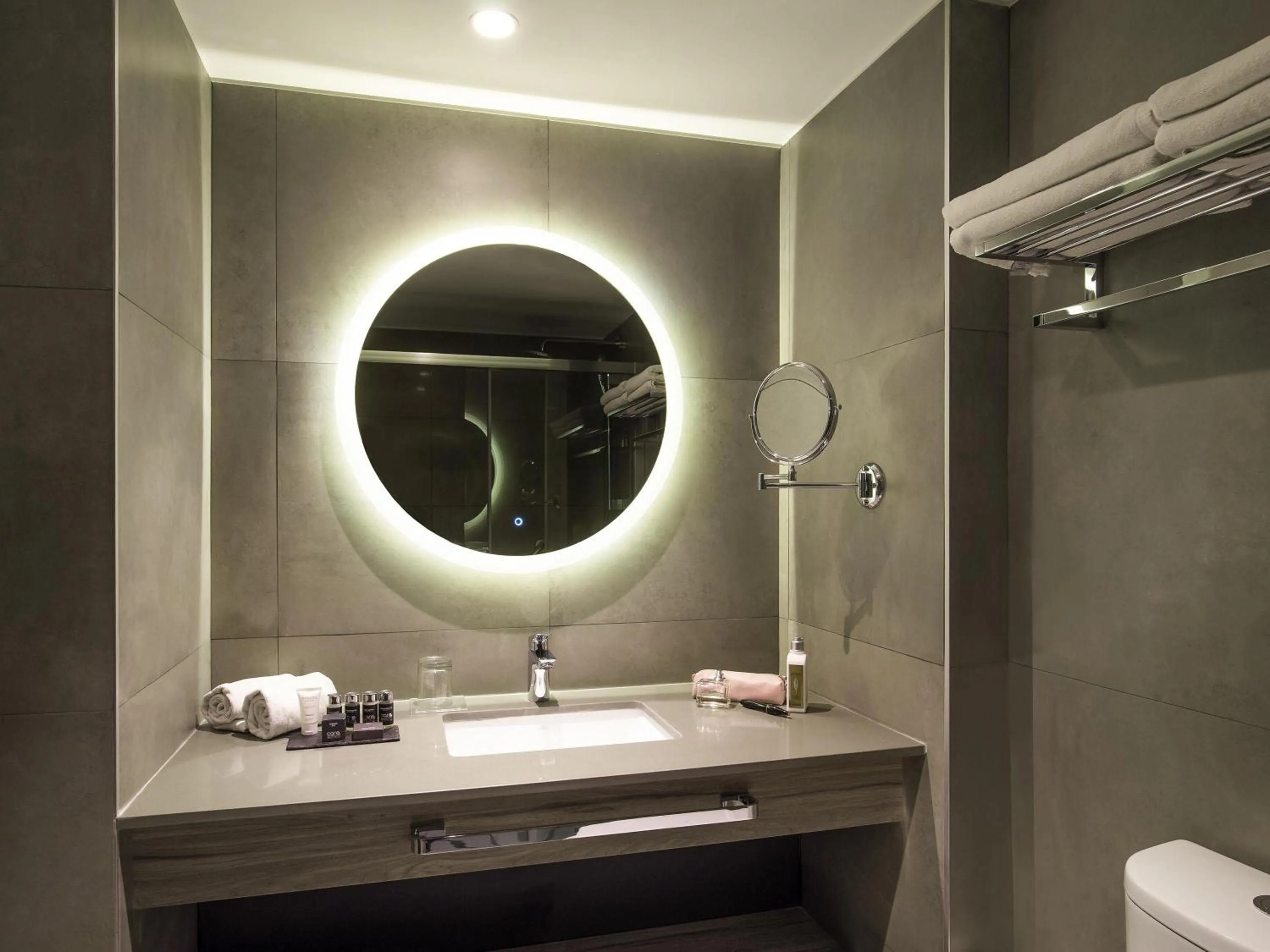 Bedroom in Pullman Santiago El Bosque