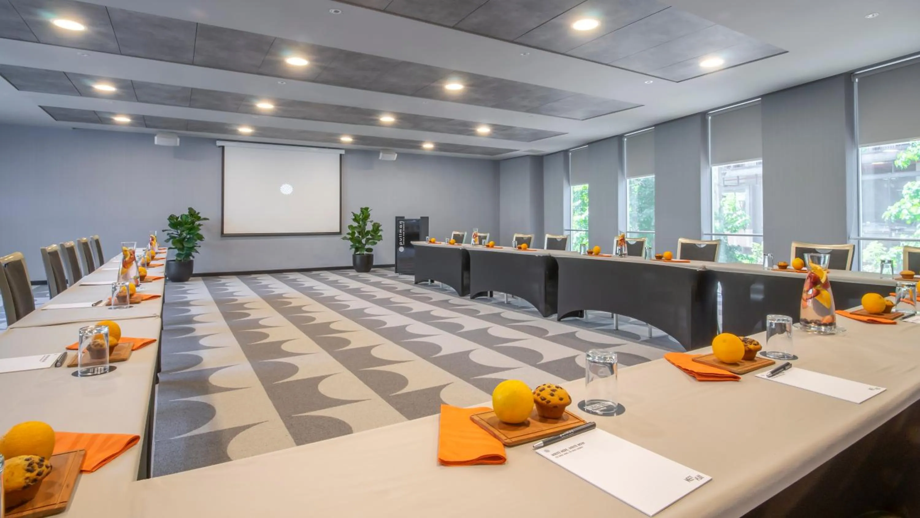 Meeting/conference room in Pullman Santiago El Bosque