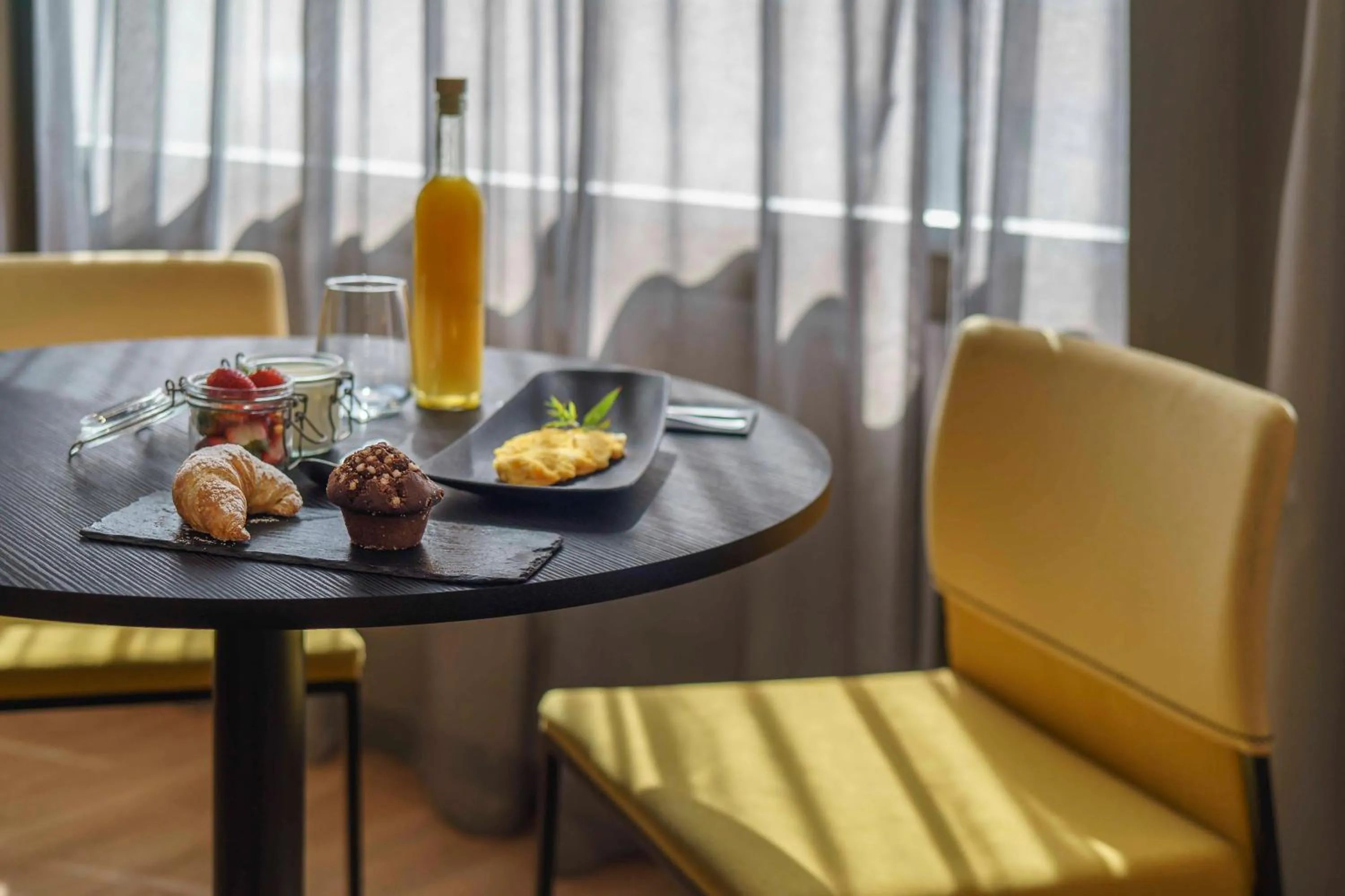 Bedroom in Pullman Santiago El Bosque