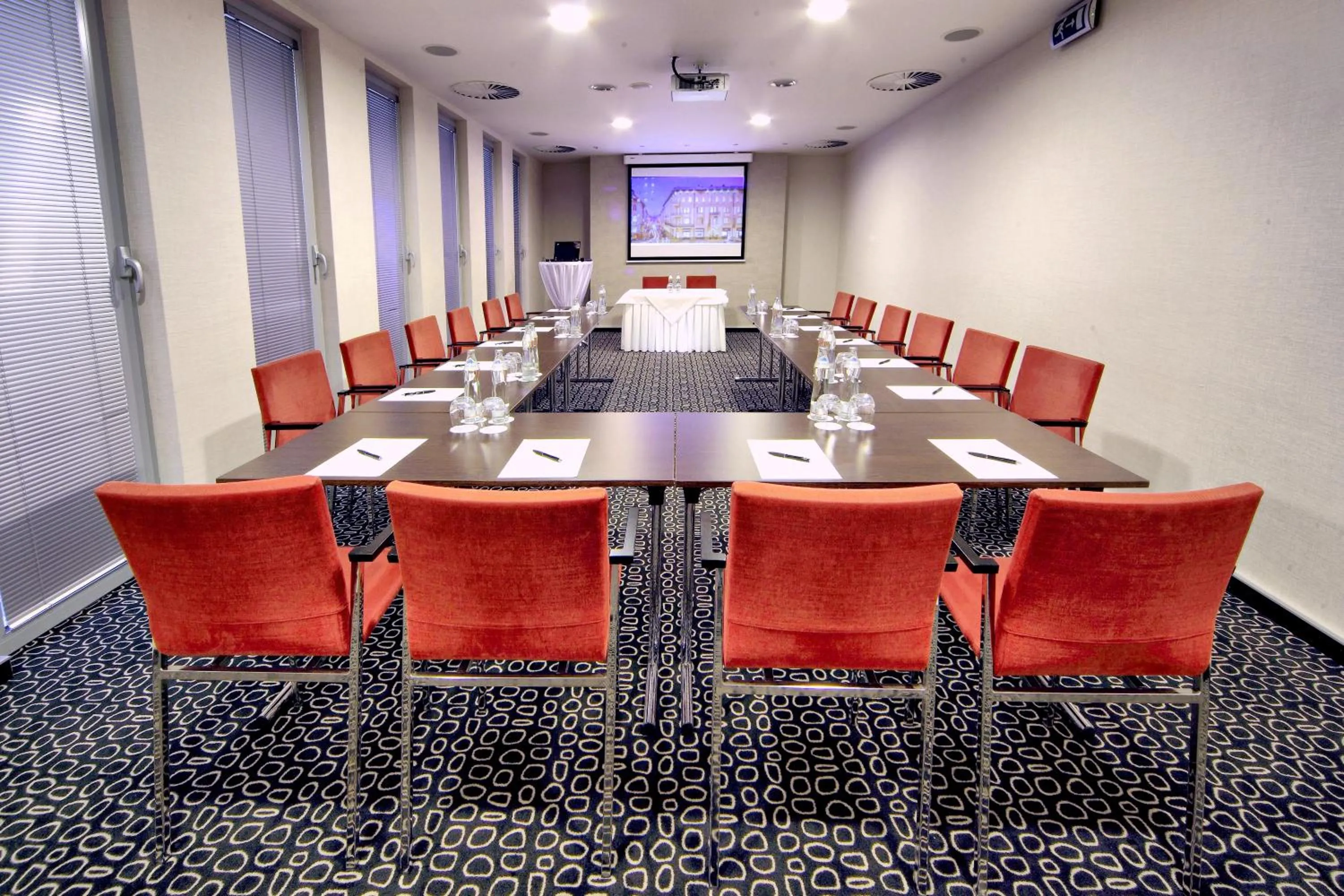 Communal lounge/ TV room in Roset Hotel & Residence