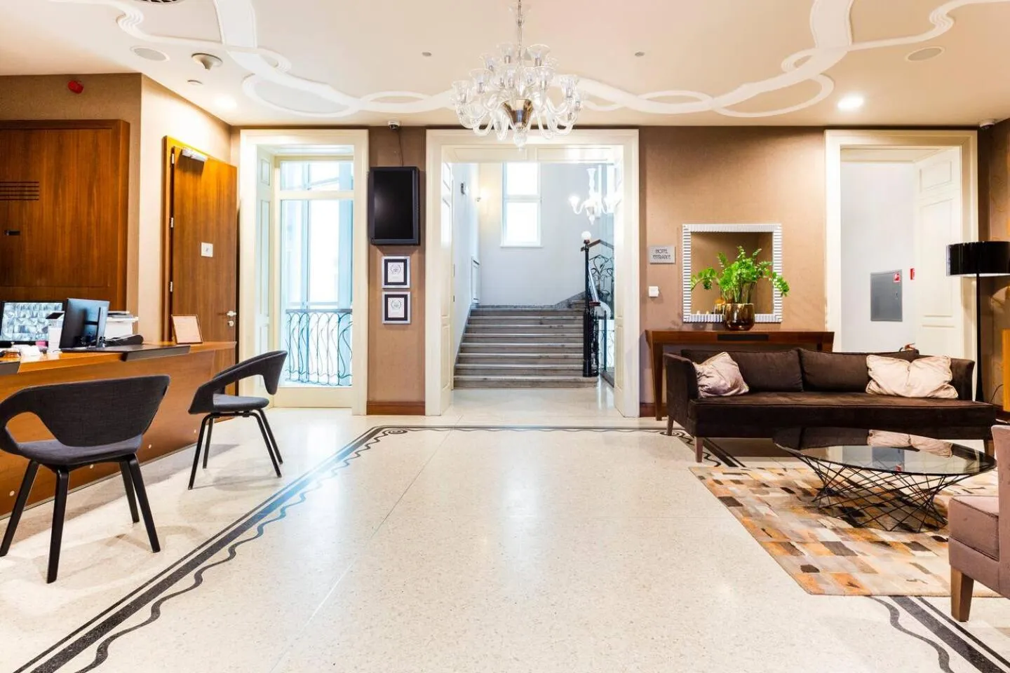 Lobby or reception in Roset Hotel & Residence
