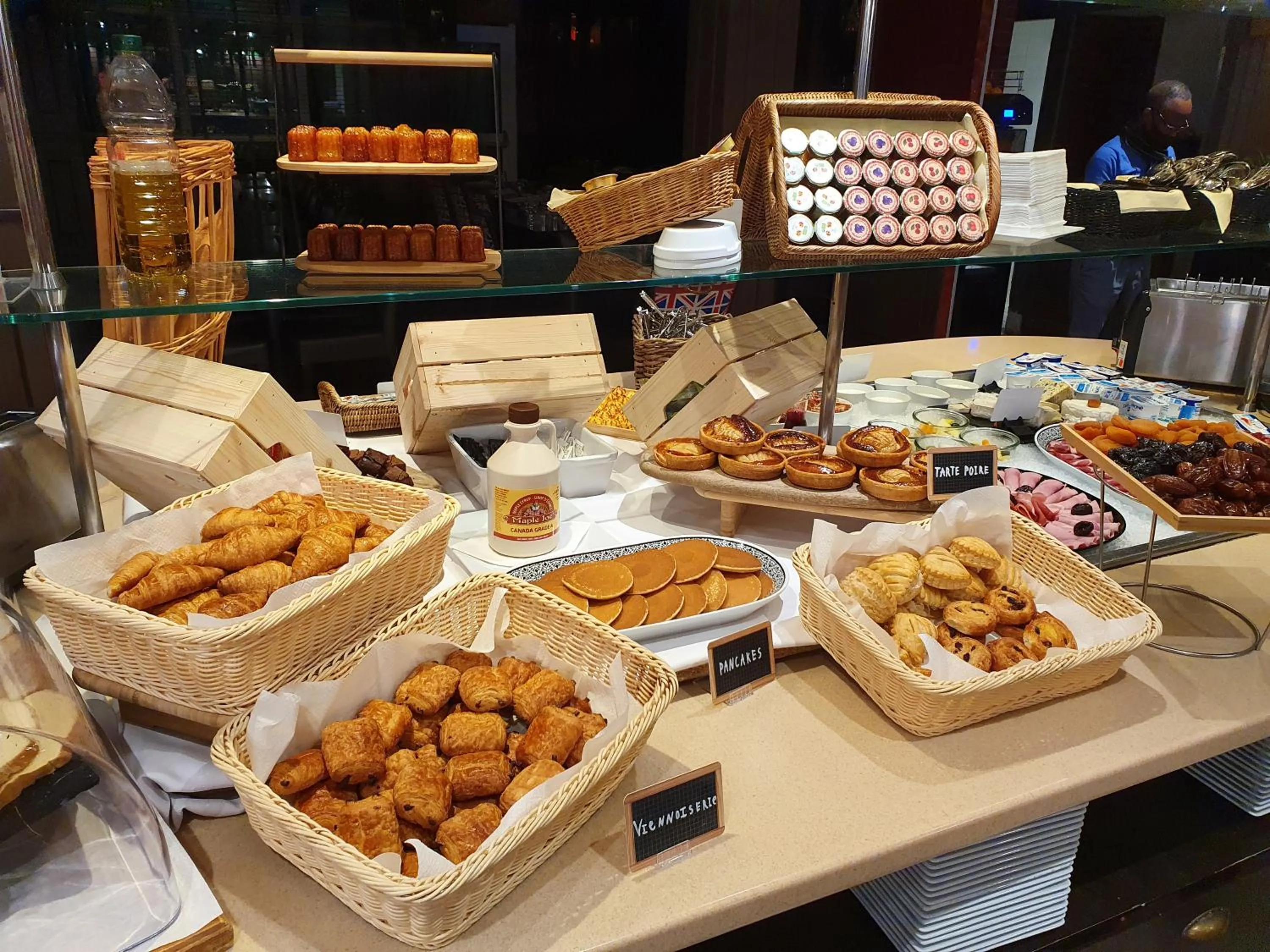 Buffet breakfast in Greenhotels Roissy Parc des Expositions