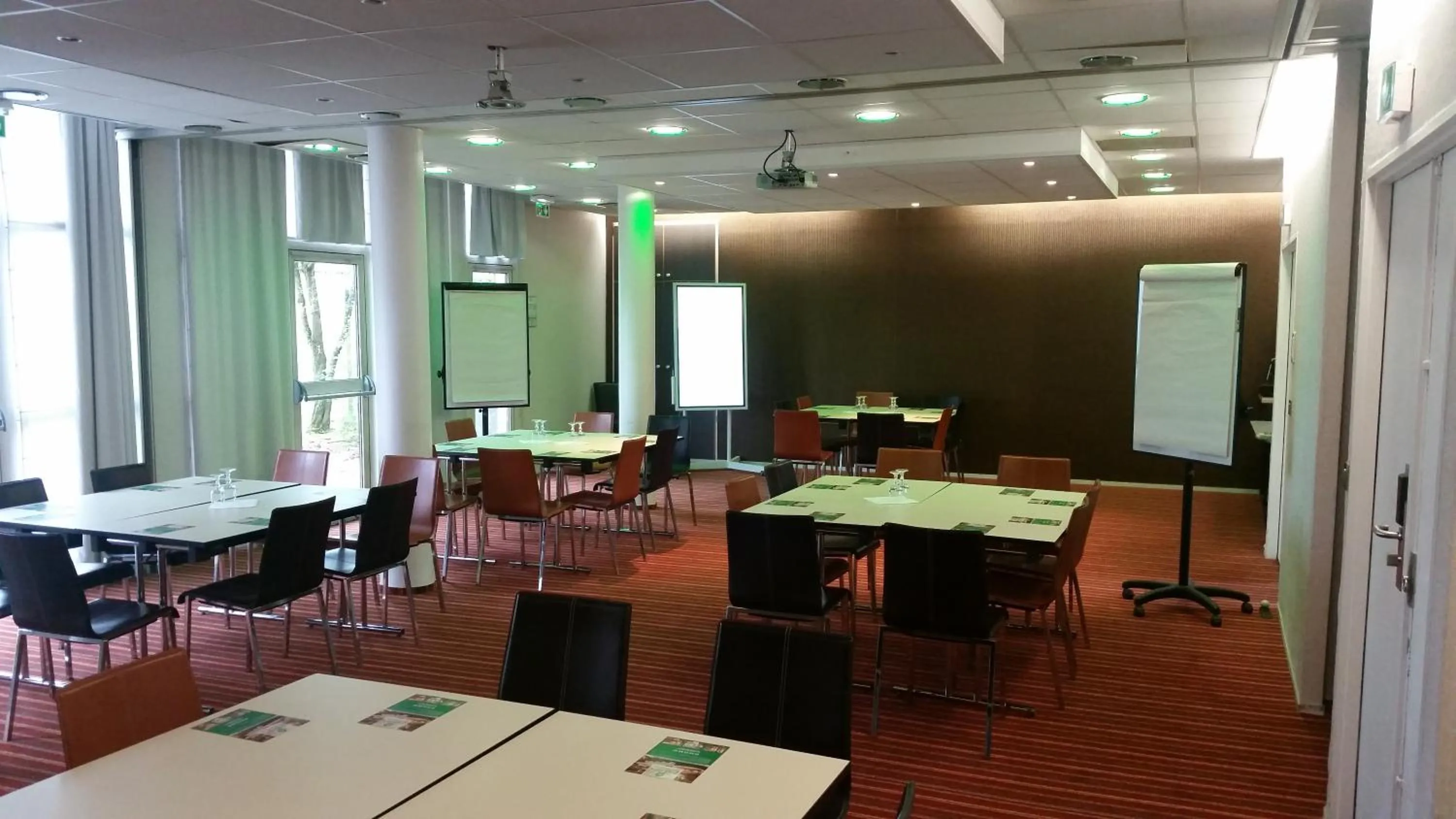 Business facilities in Greenhotels Roissy Parc des Expositions