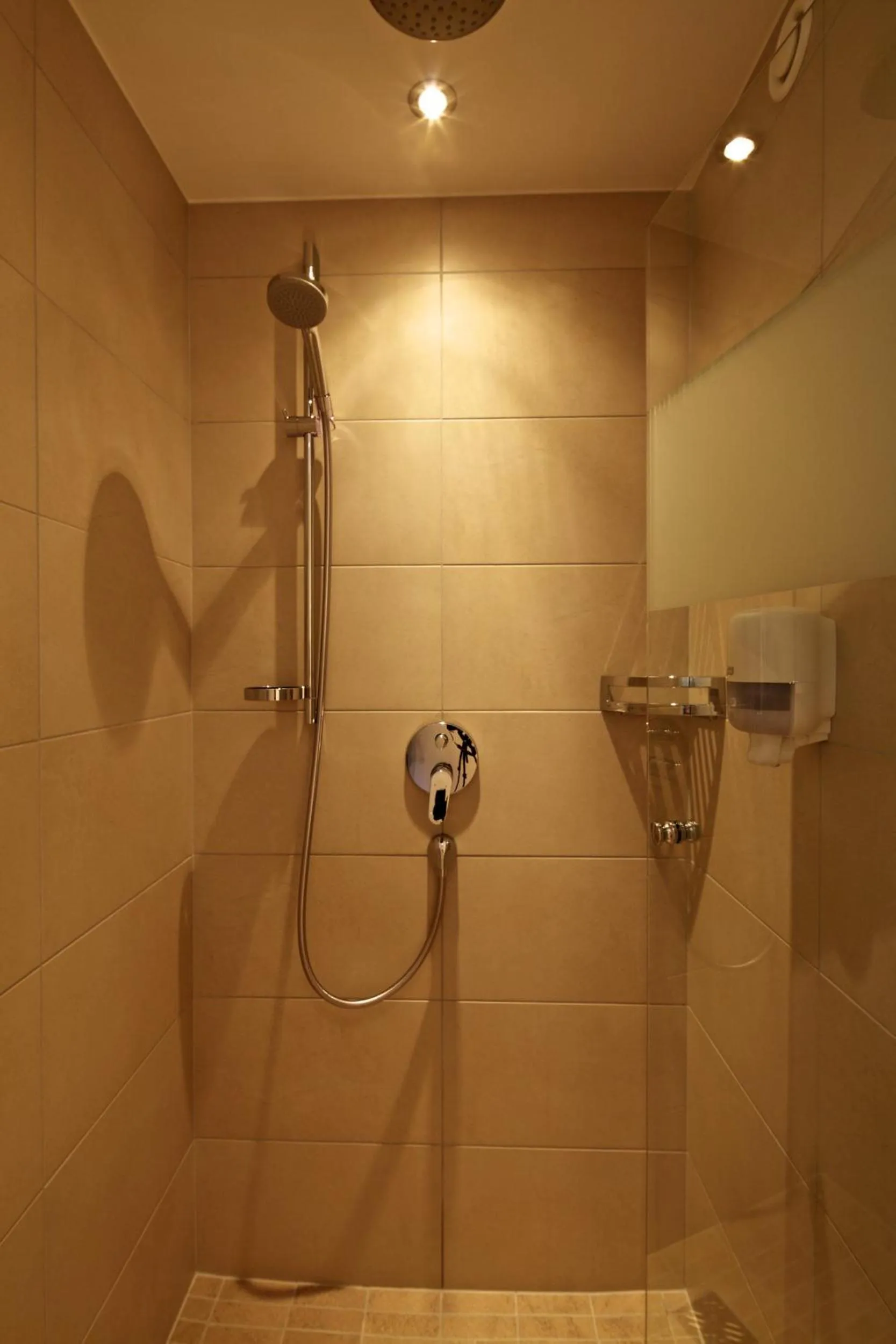 Shower in Kinder- & Gletscherhotel Hintertuxerhof
