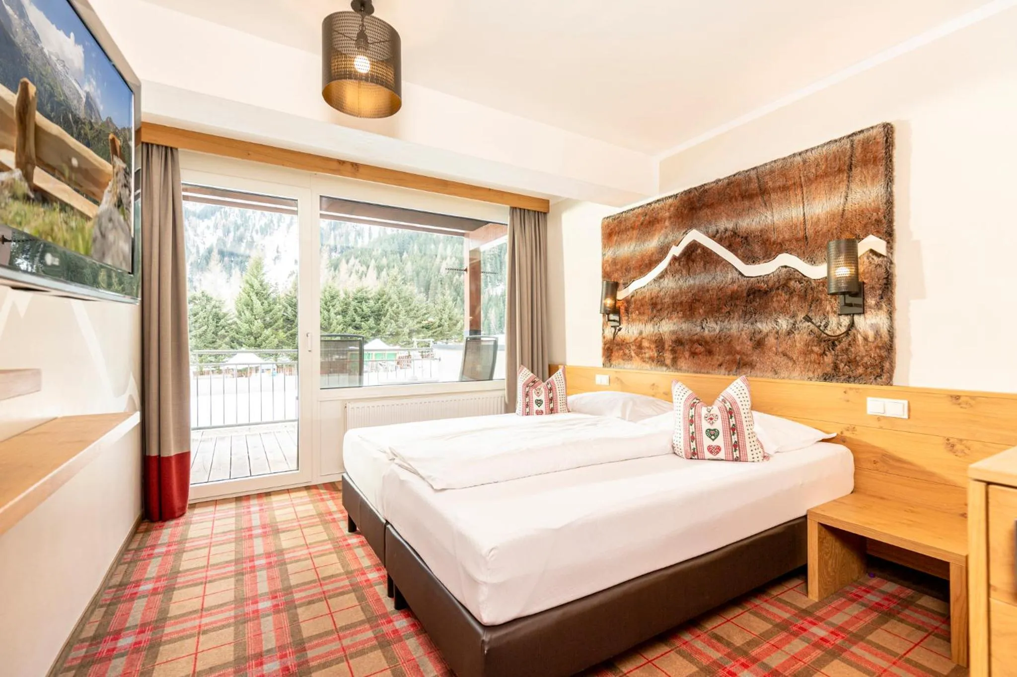 Photo of the whole room, Bed in Kinder- & Gletscherhotel Hintertuxerhof