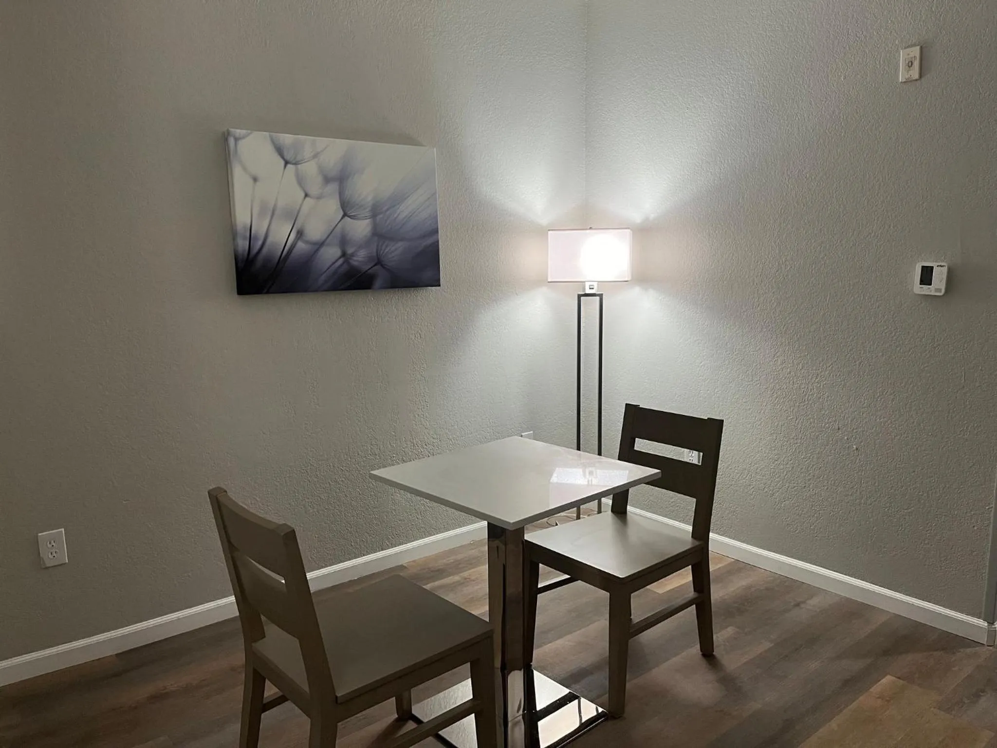 Photo of the whole room, Dining Area in Quality Suites North IH 35