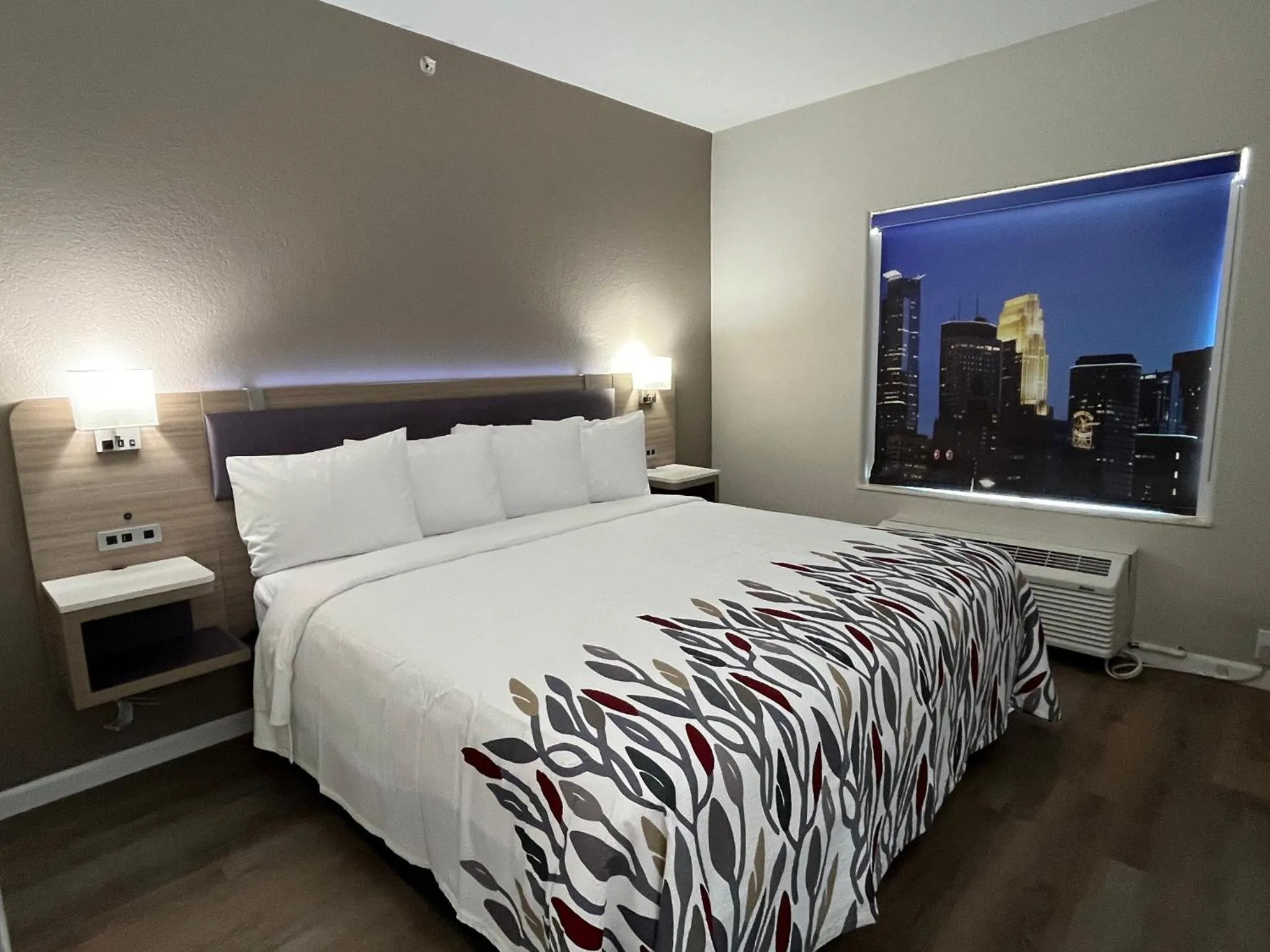 Photo of the whole room, Bed in Quality Suites North IH 35