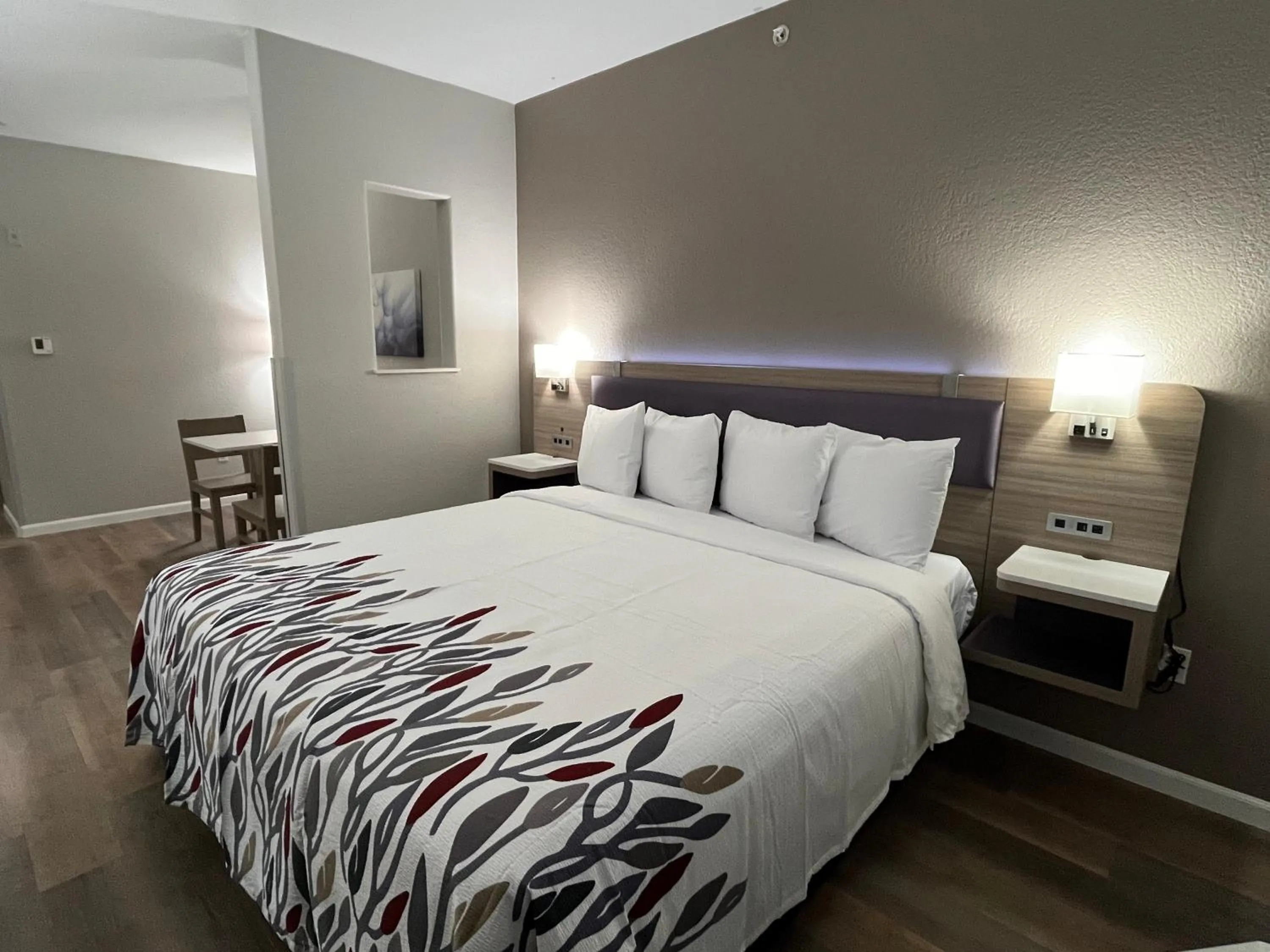 Bed in Quality Suites North IH 35