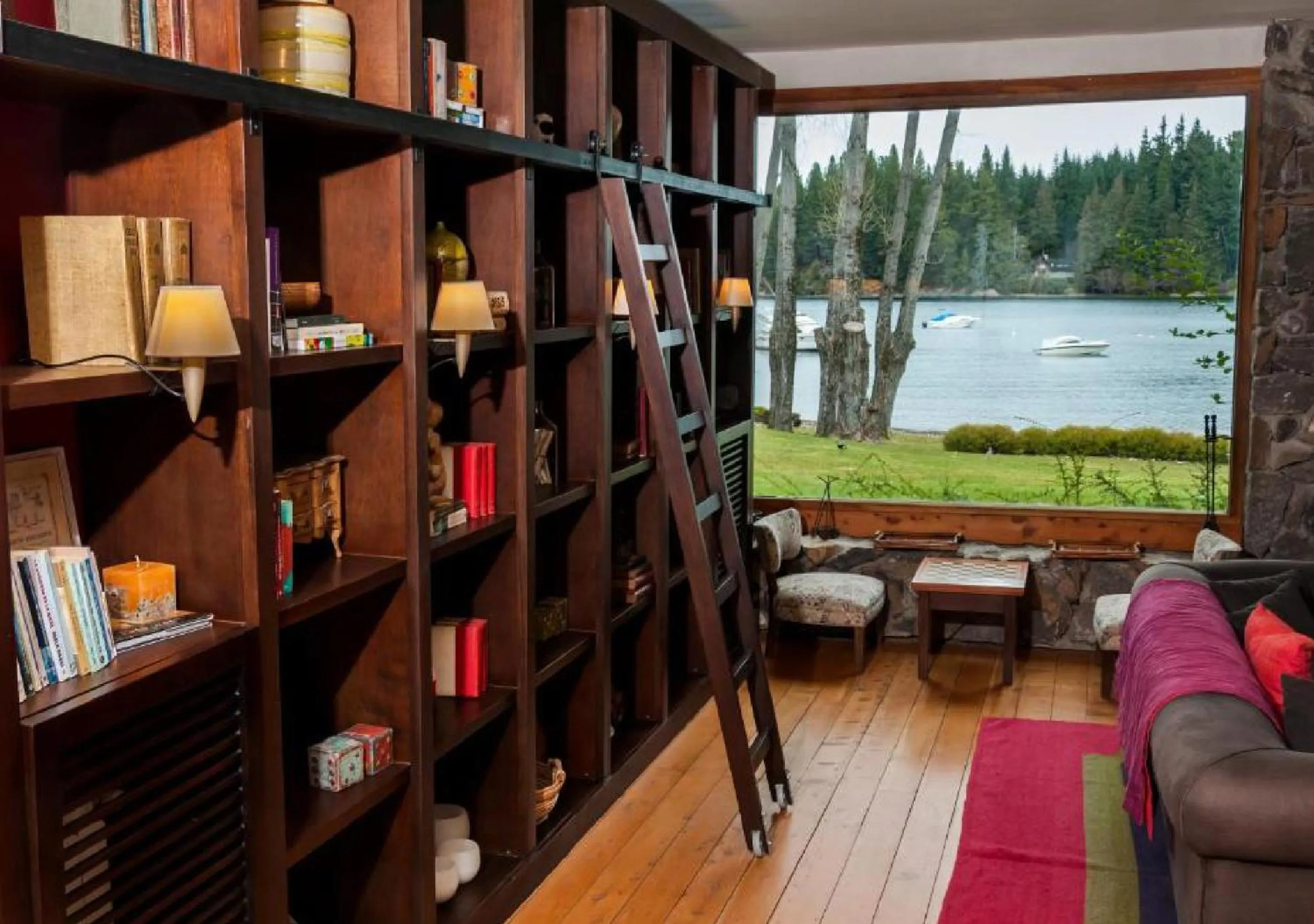 Library in La Escondida Casa De Huespedes & Spa