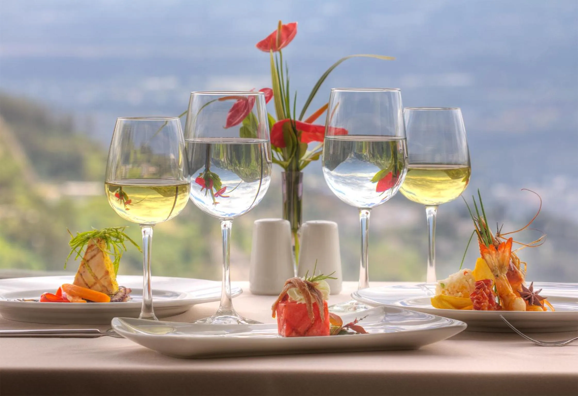 Restaurant/places to eat in Hotel Quito