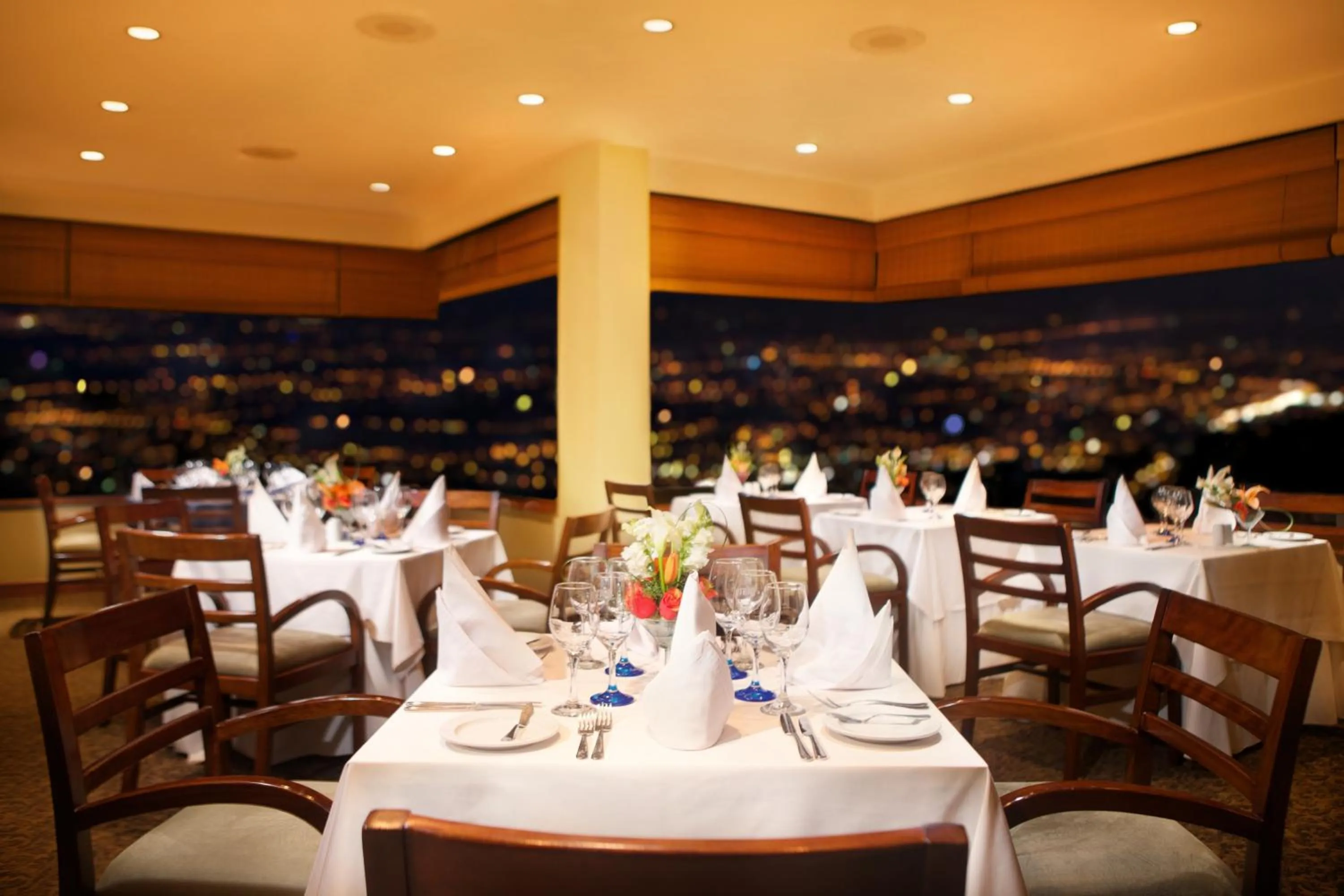 Restaurant/places to eat in Hotel Quito