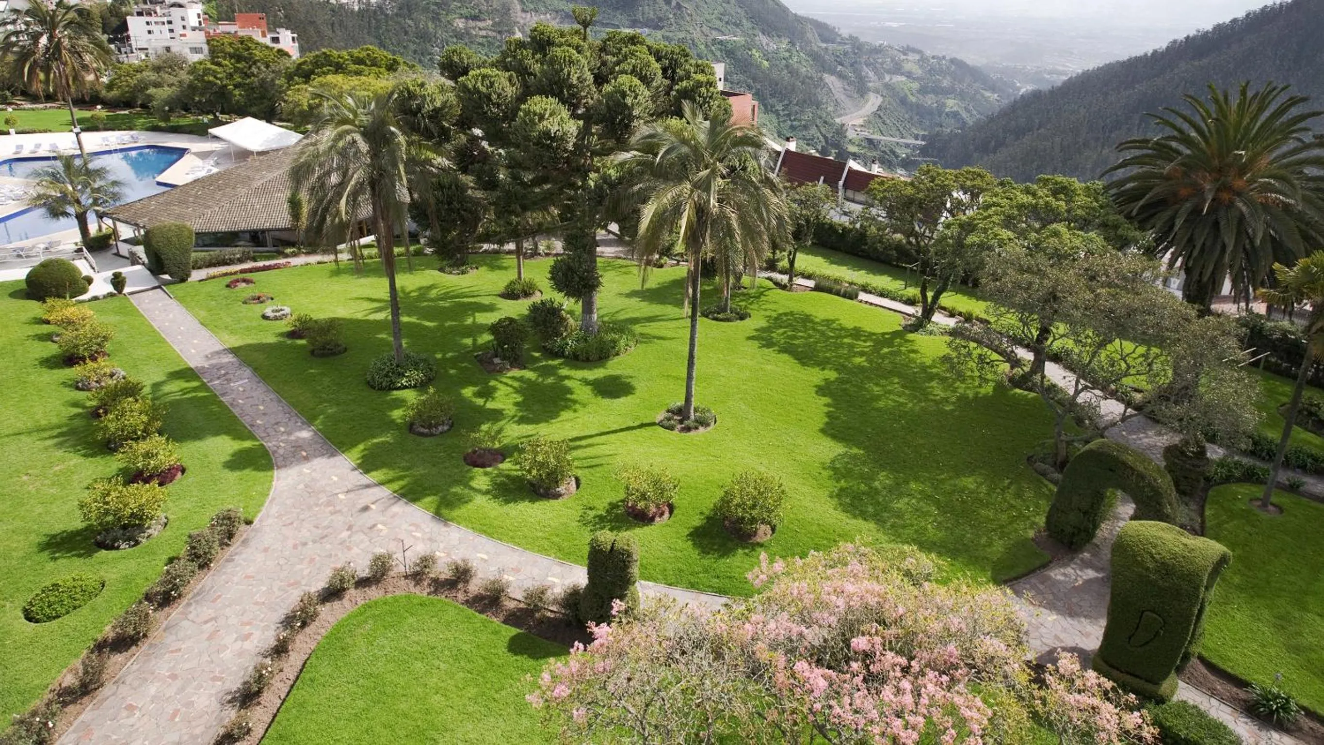 Facade/entrance in Hotel Quito