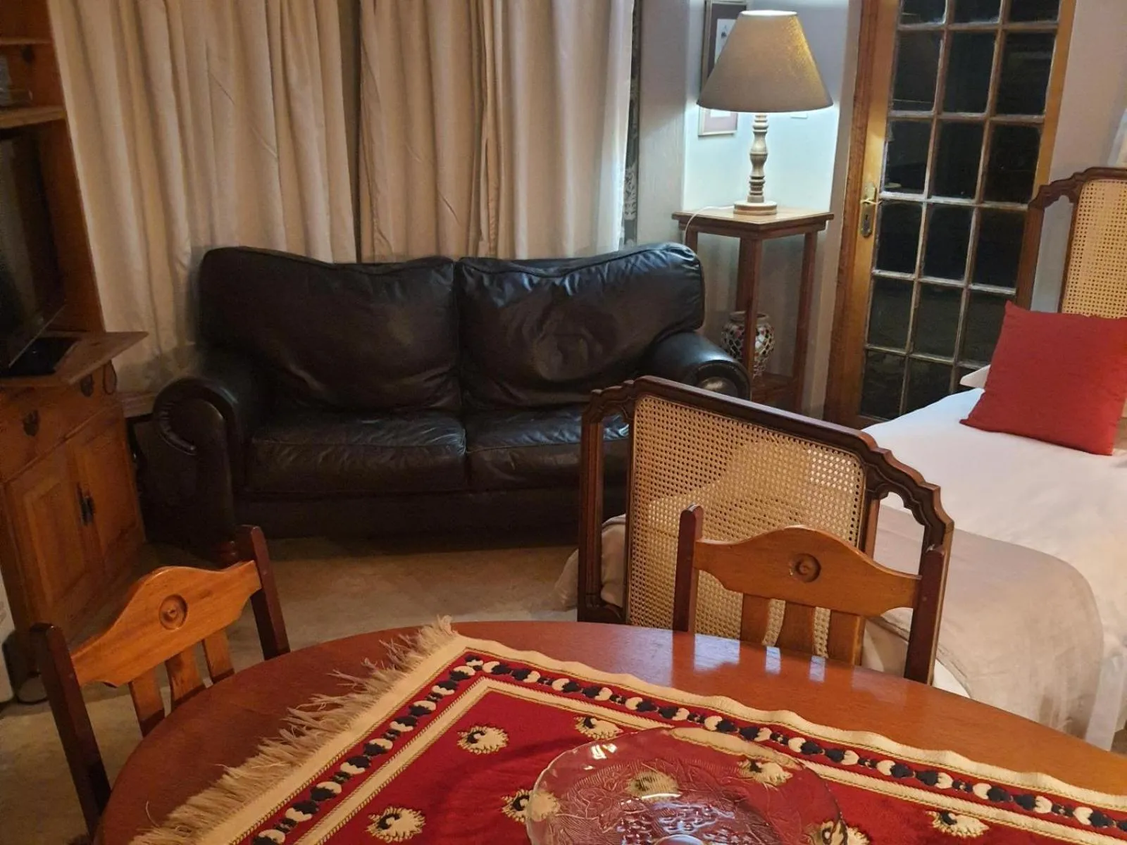 Seating area in Gemsbok Cottage