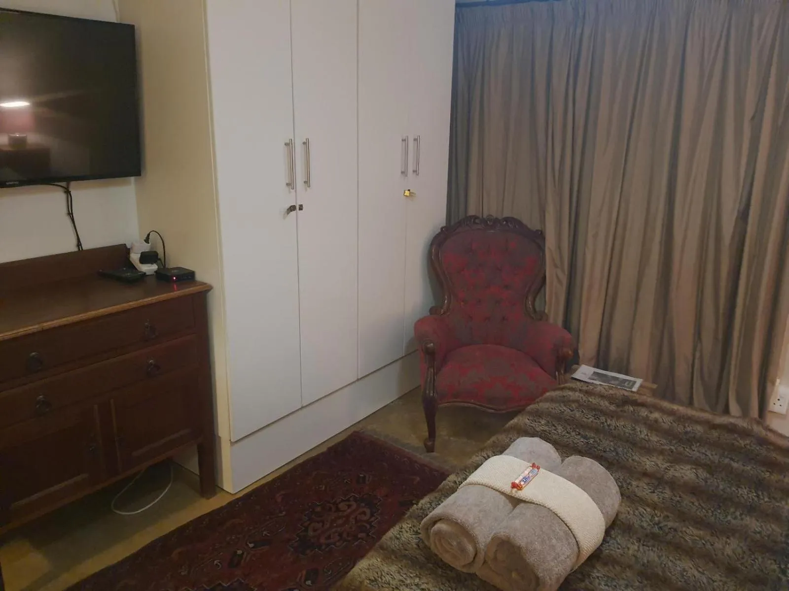 Photo of the whole room, Bed in Gemsbok Cottage