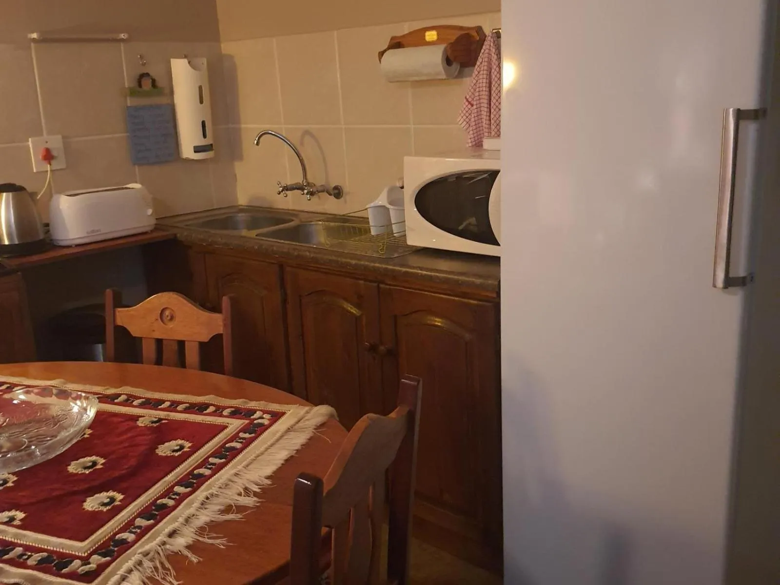 Kitchen or kitchenette in Gemsbok Cottage