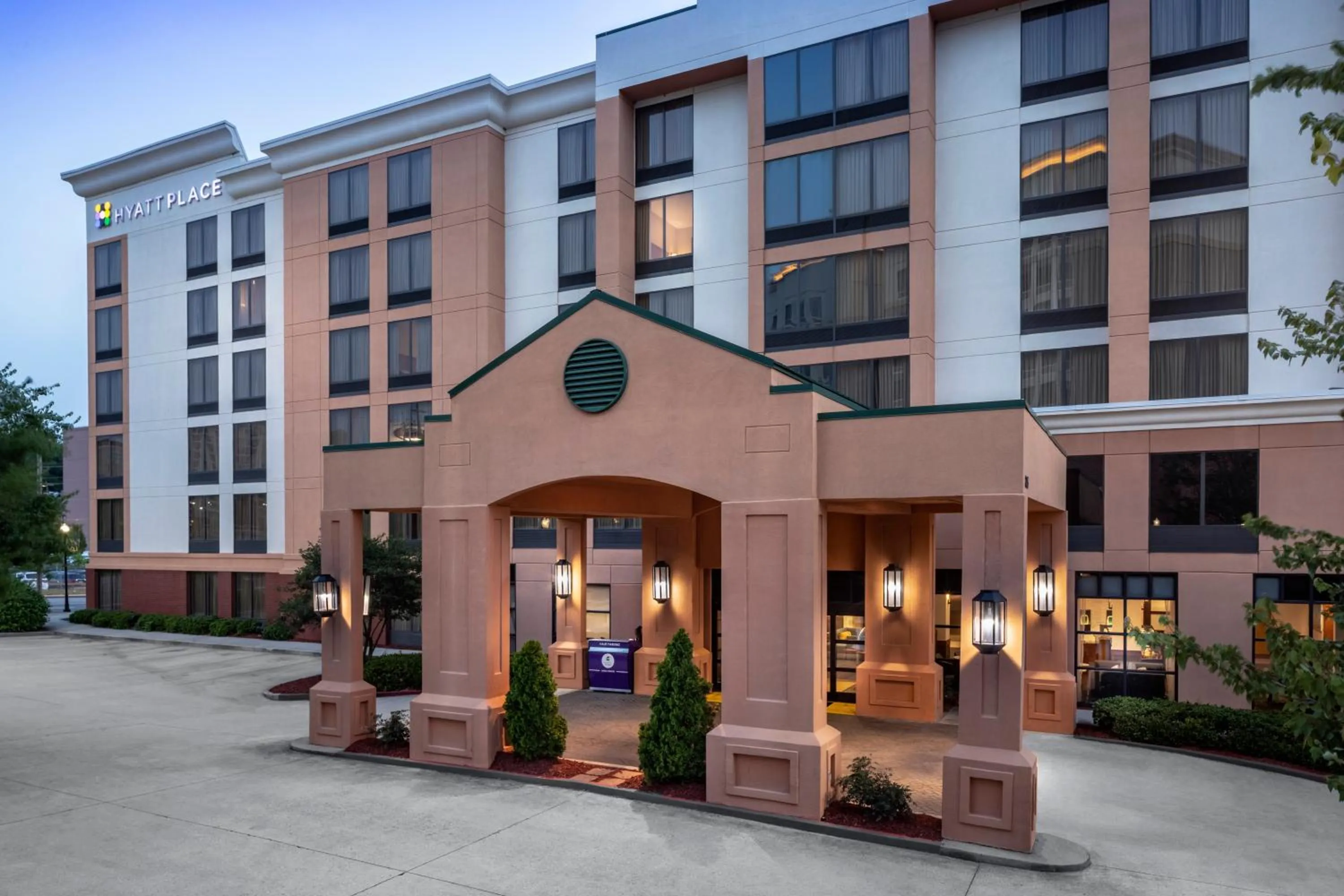 Property building in Hyatt Place Atlanta Airport North