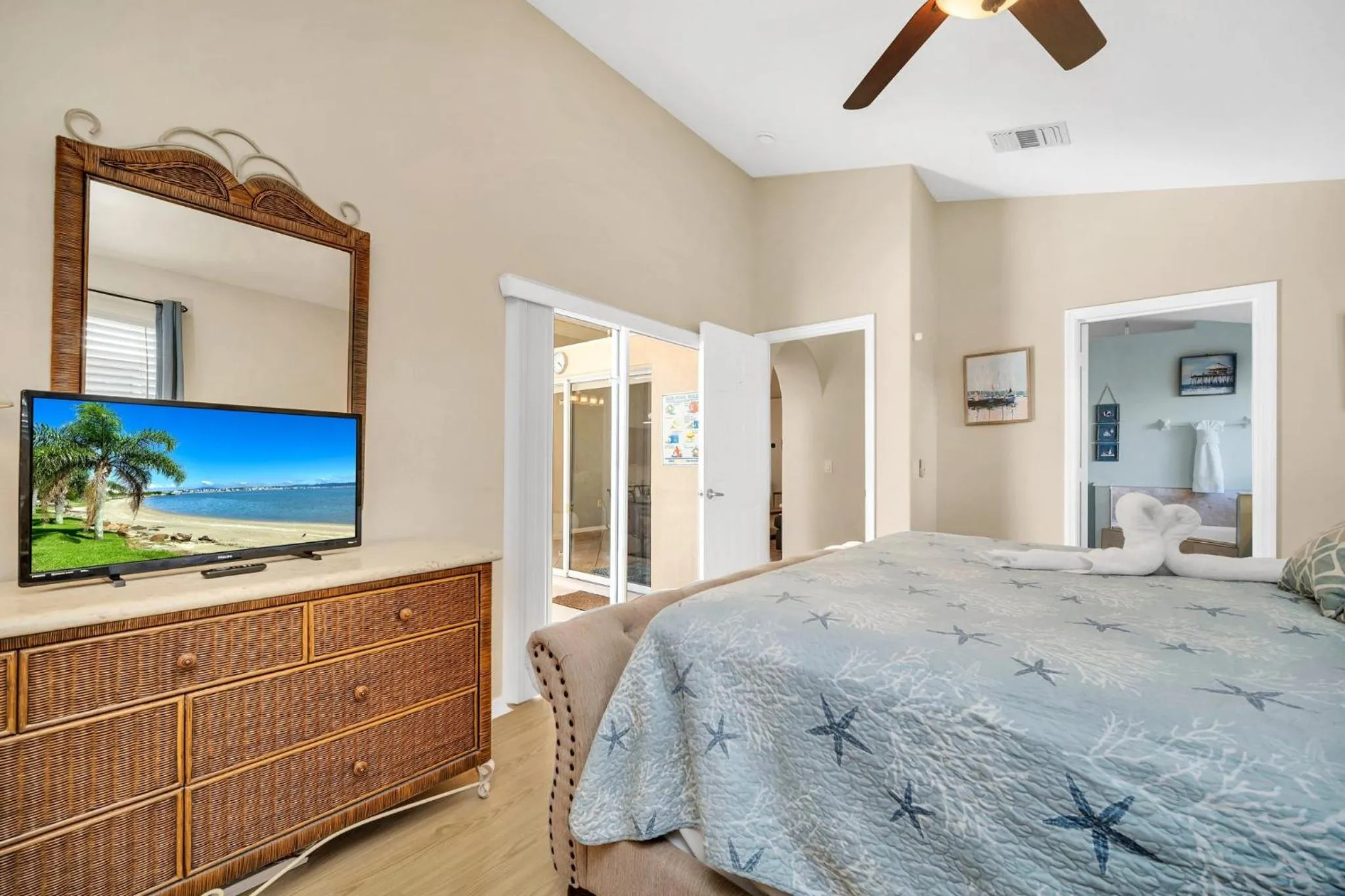 Bed in Indian Creek 3.5 miles from Disney