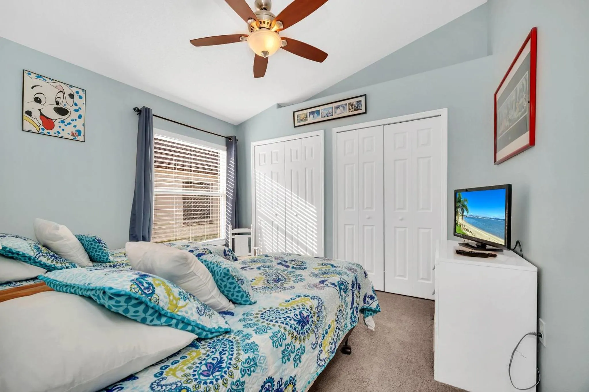 Bed in Indian Creek 3.5 miles from Disney