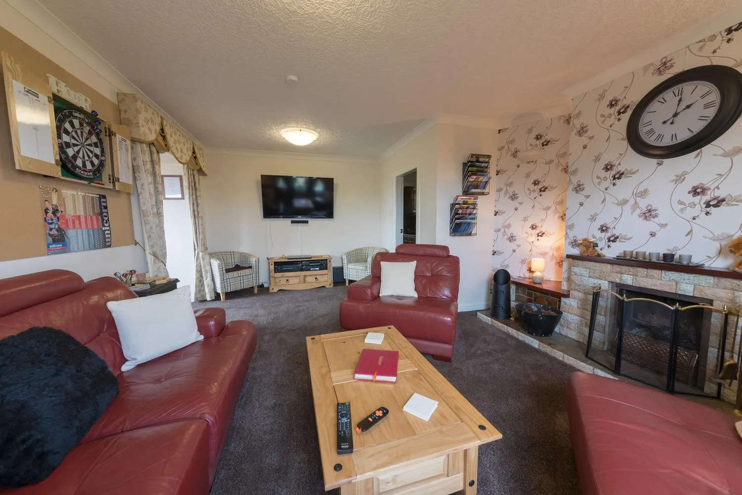 Communal lounge/ TV room in The Sheiling B&B - NC 500