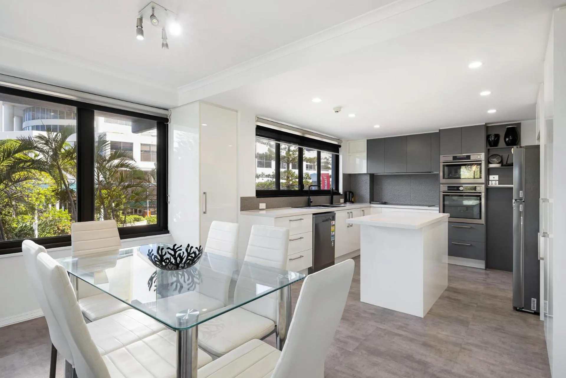 Kitchen or kitchenette in South Pacific Plaza - Official