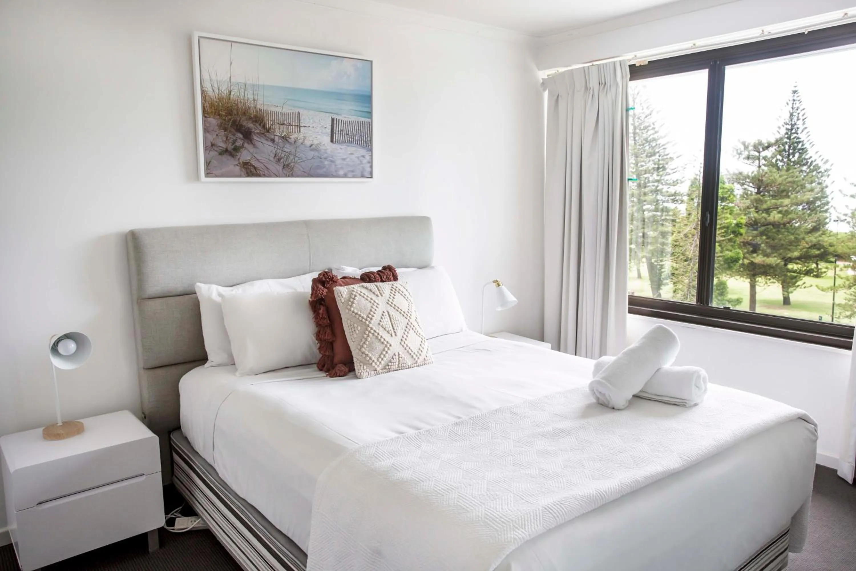 Bedroom, Bed in South Pacific Plaza - Official