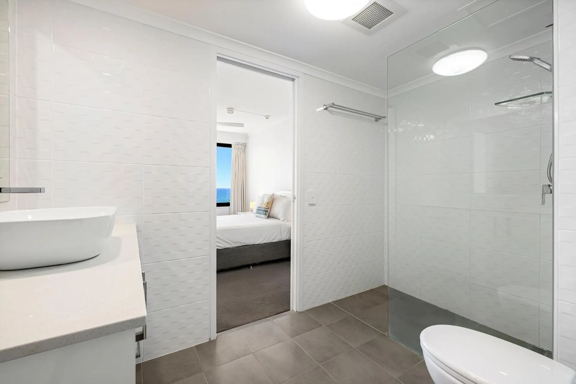 Shower in South Pacific Plaza - Official