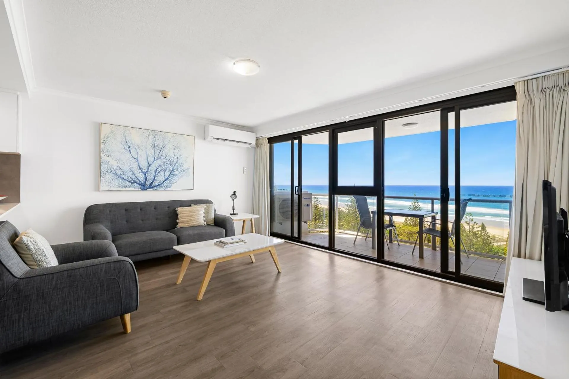 Communal lounge/ TV room in South Pacific Plaza - Official