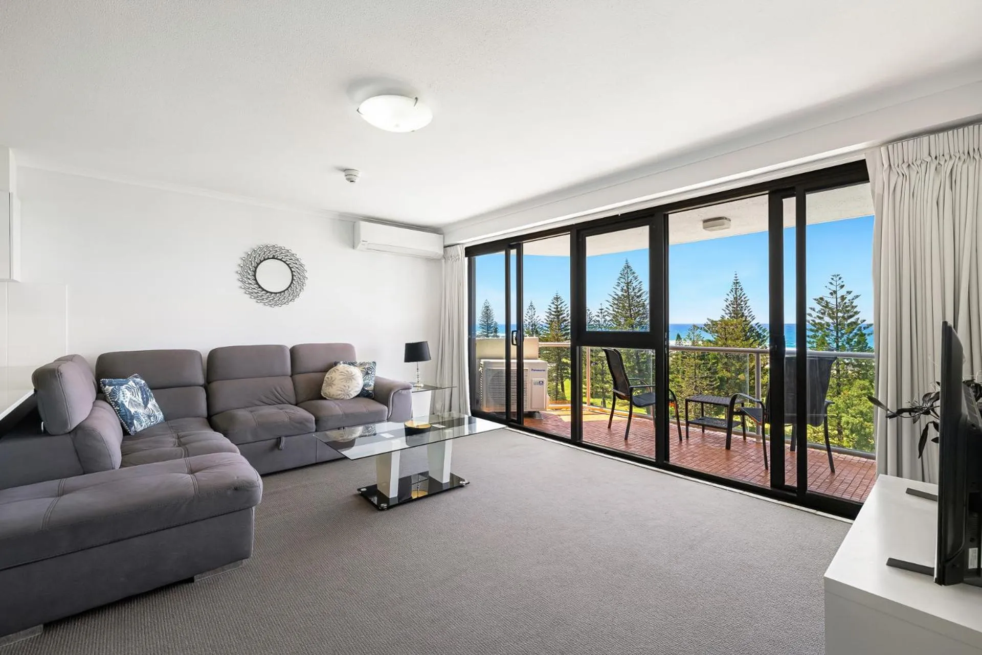 TV and multimedia in South Pacific Plaza - Official